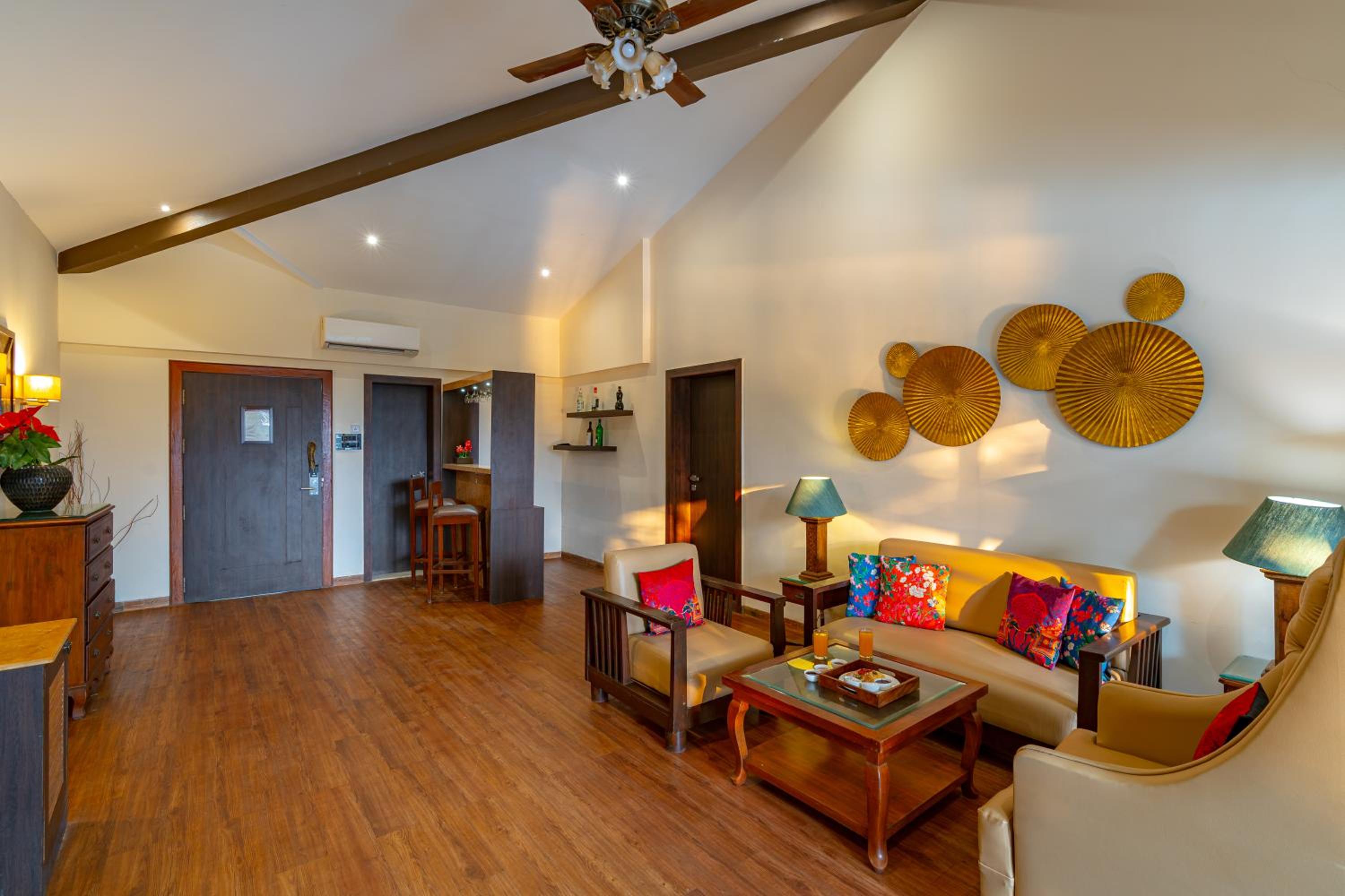 Executive Suite with Balcony (with complimentary Kayaking and 20% off on Massage session)