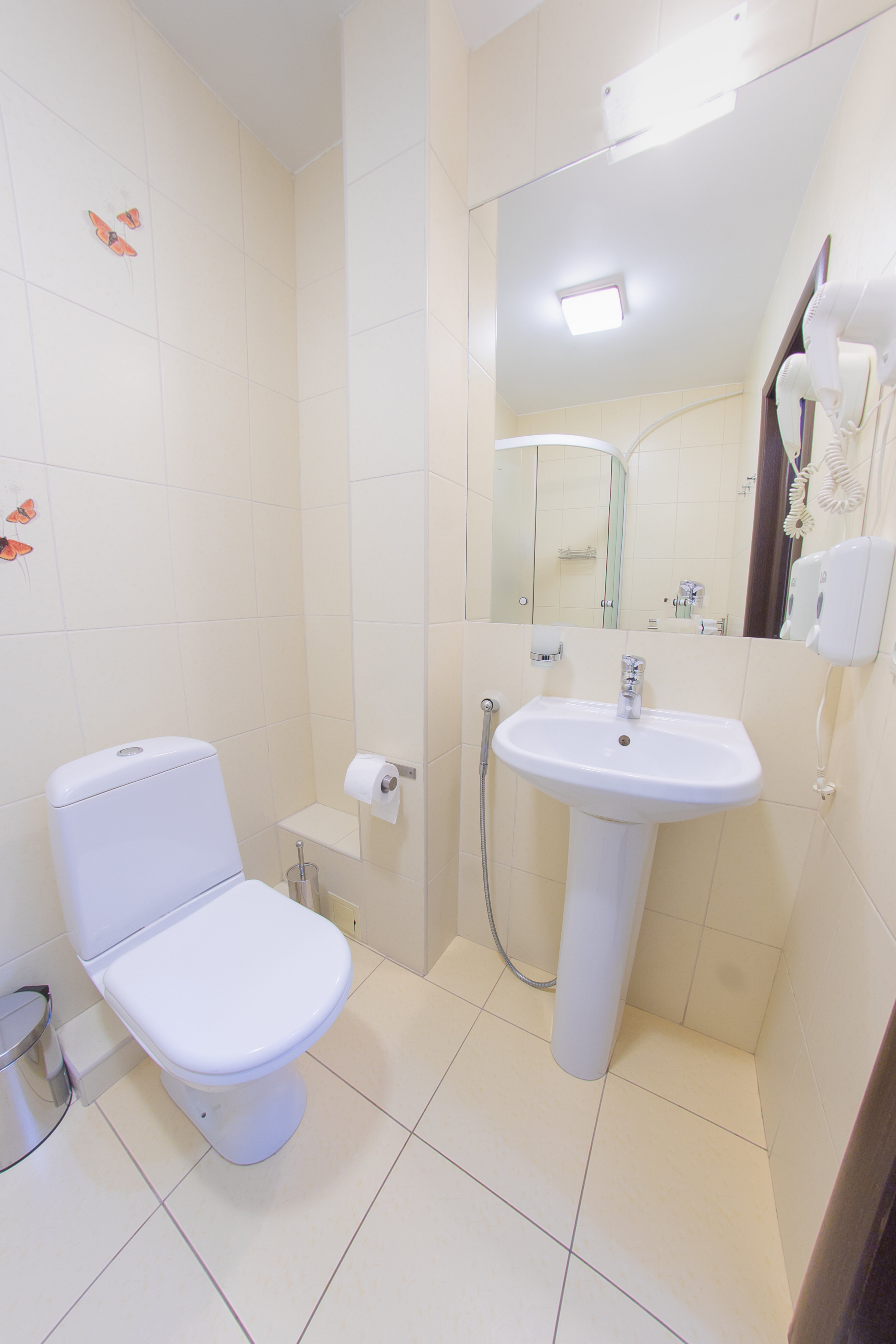 Двухместный номер с 1 кроватью или 2 отдельными кроватями и собственной ванной комнатой