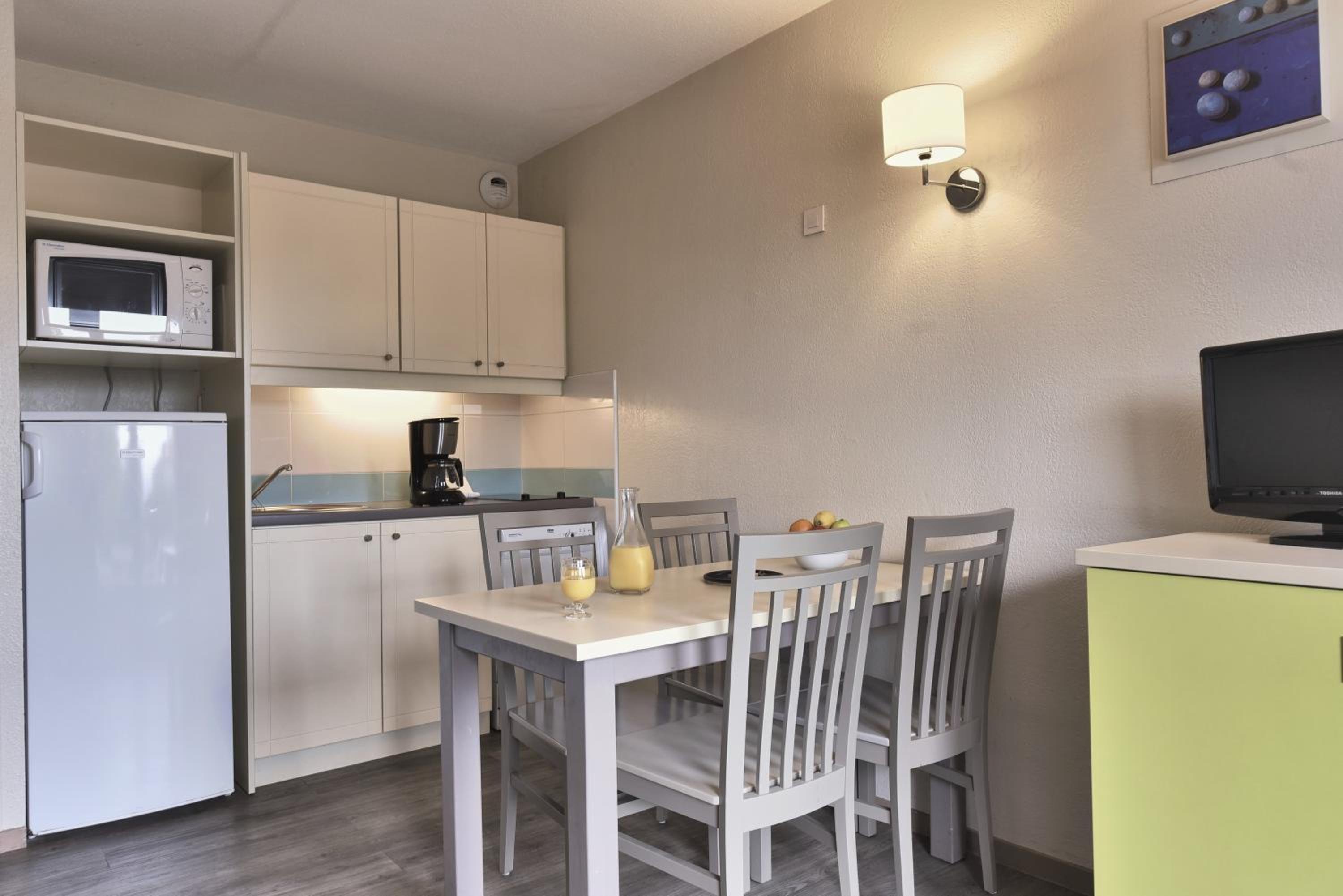 Standard One-Bedroom Apartment (6 People)