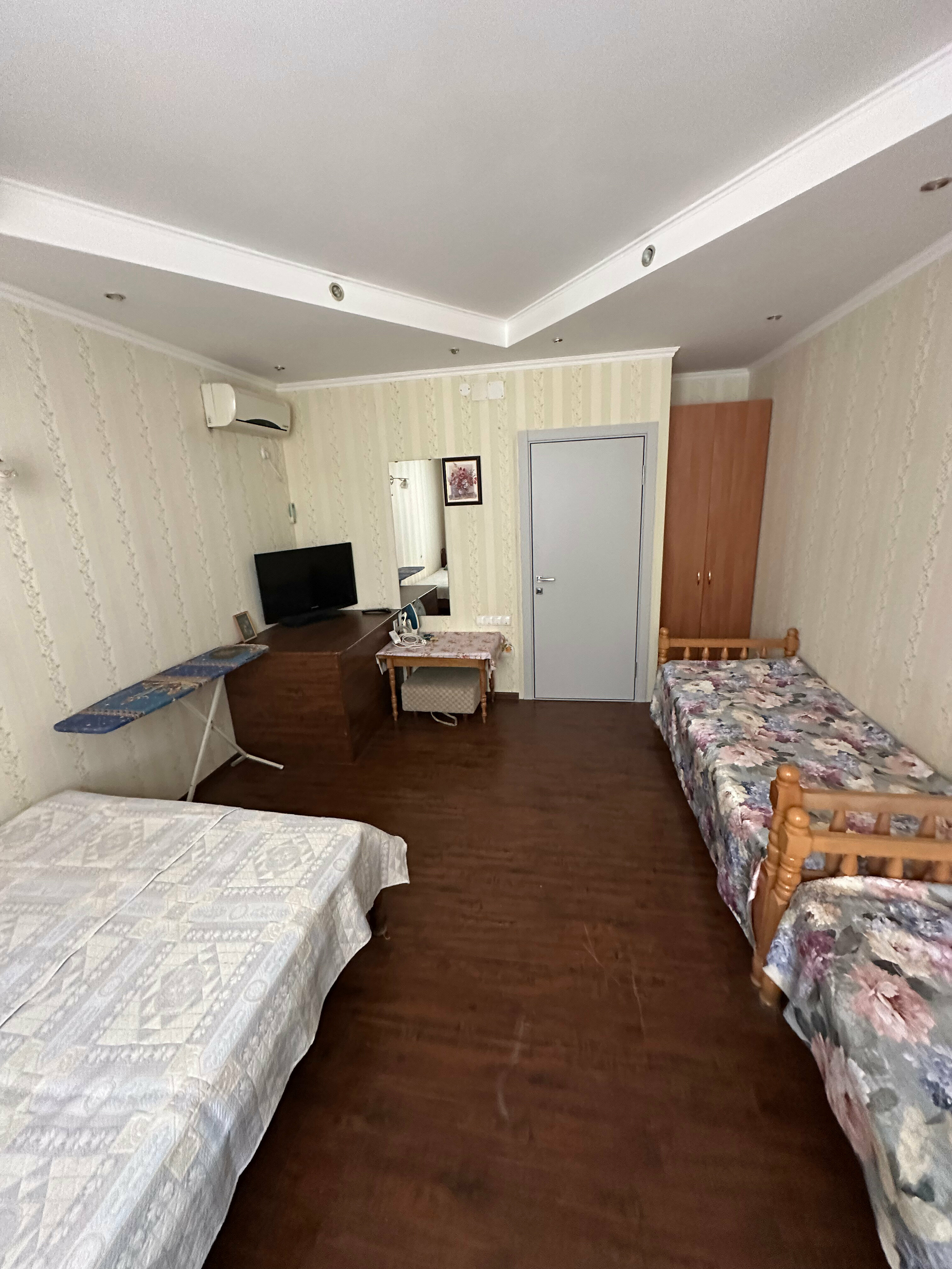 Двухкомнатный, двухэтажный дом