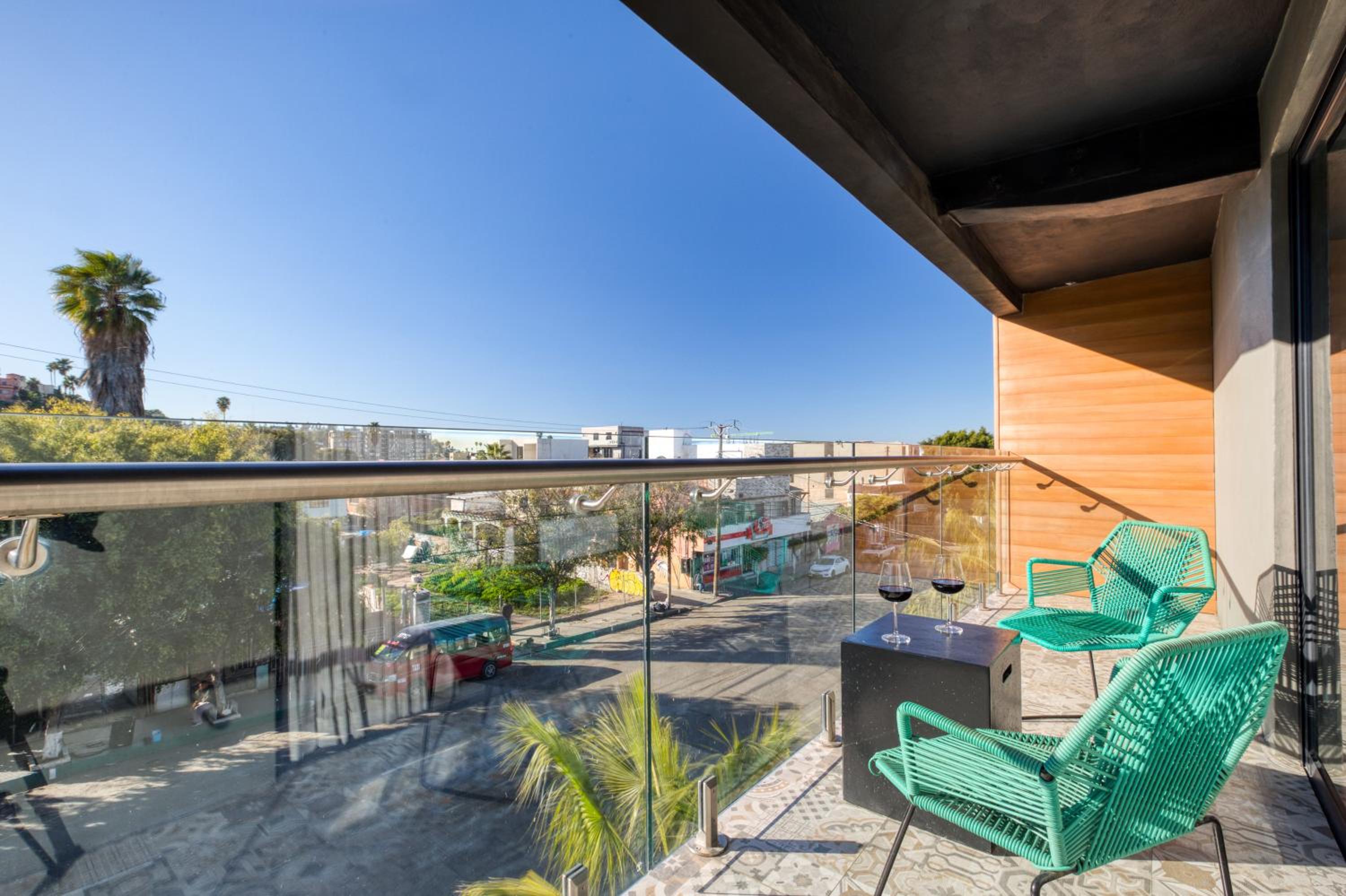 2 Queen Beds, 2 Bedroom Apartment, Balcony