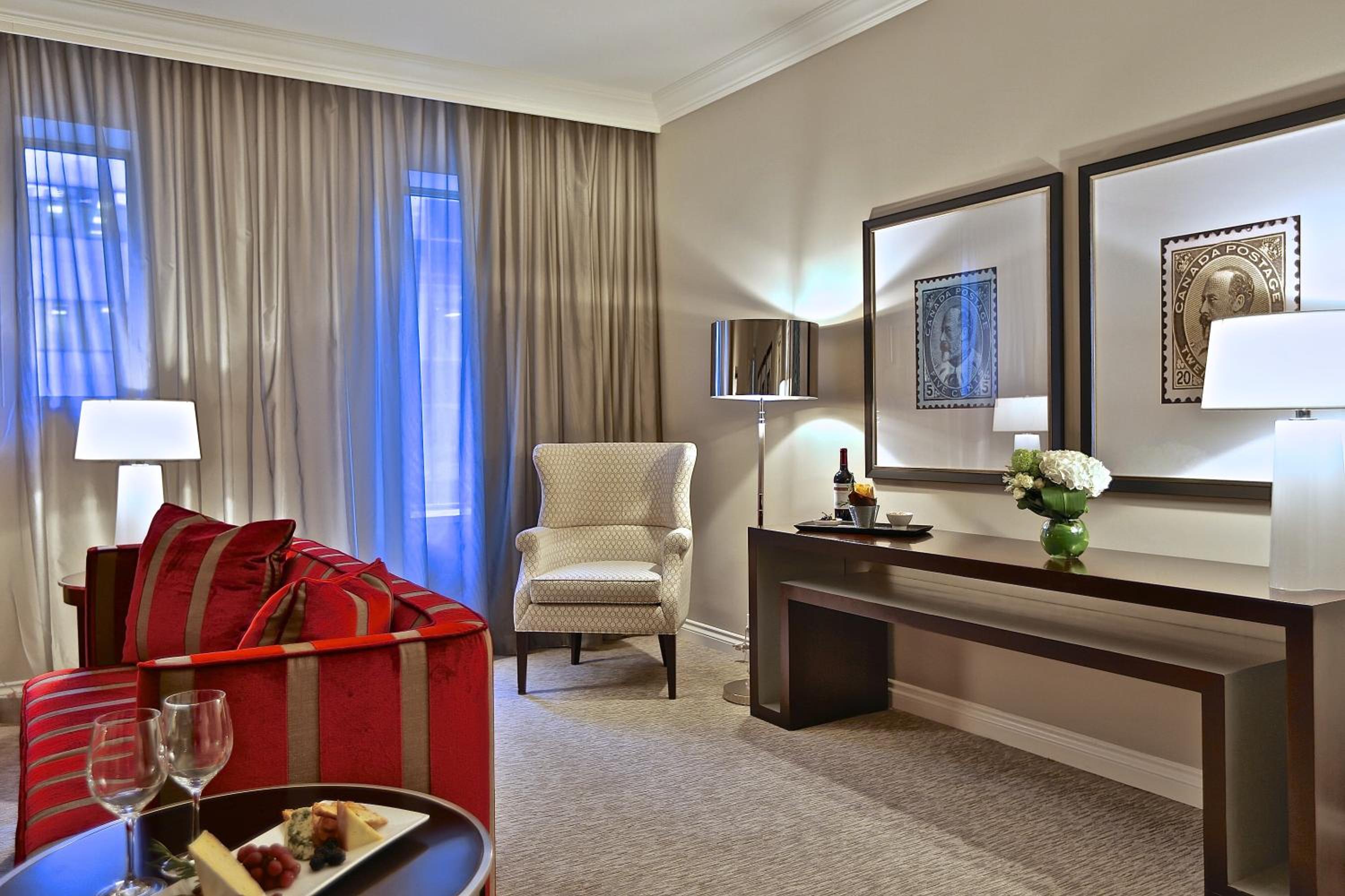 Deluxe One-Bedroom Suite