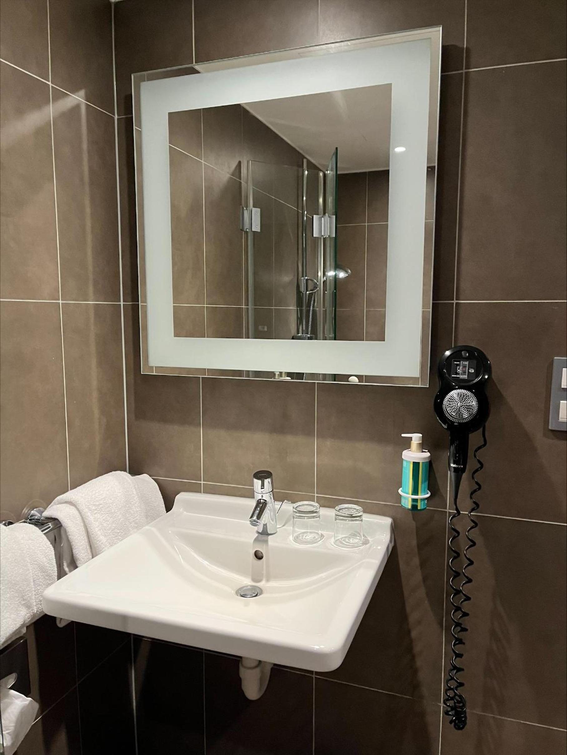 Superior Double Room - Mobility Accessible 