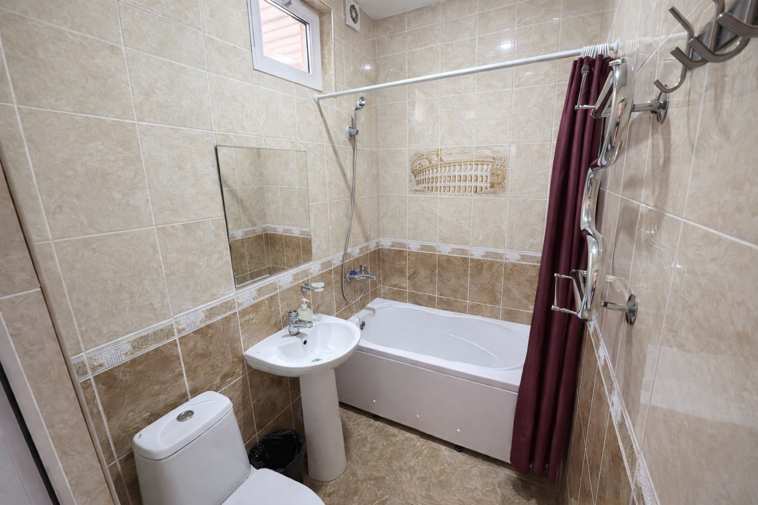 Улучшенный 4-х местный с балконом и видом на горы и бассейн