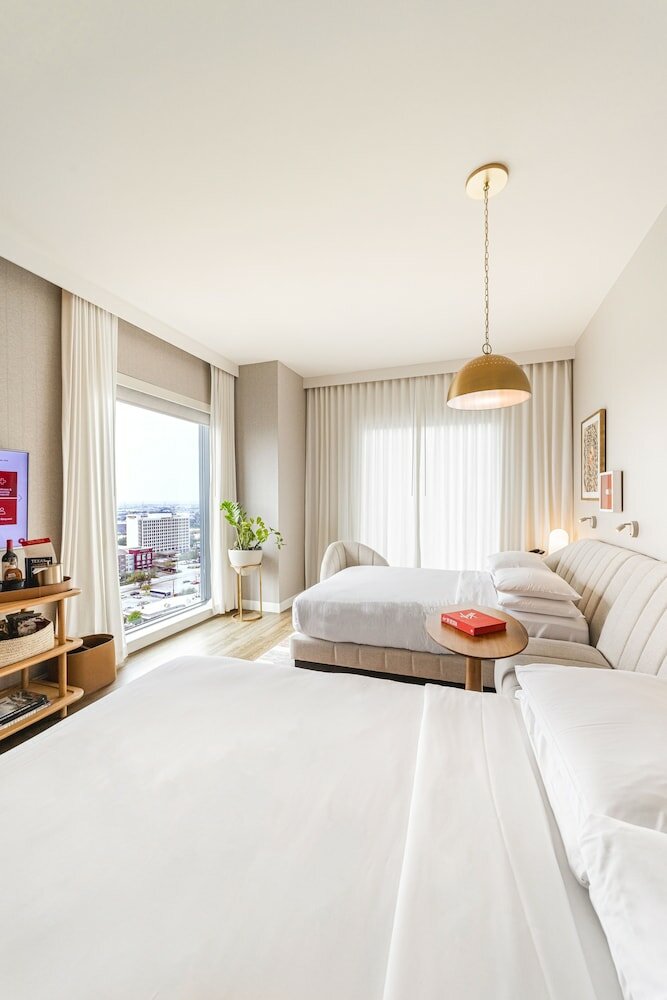 Room, 2 Queen Beds, Pool View (Chamber)