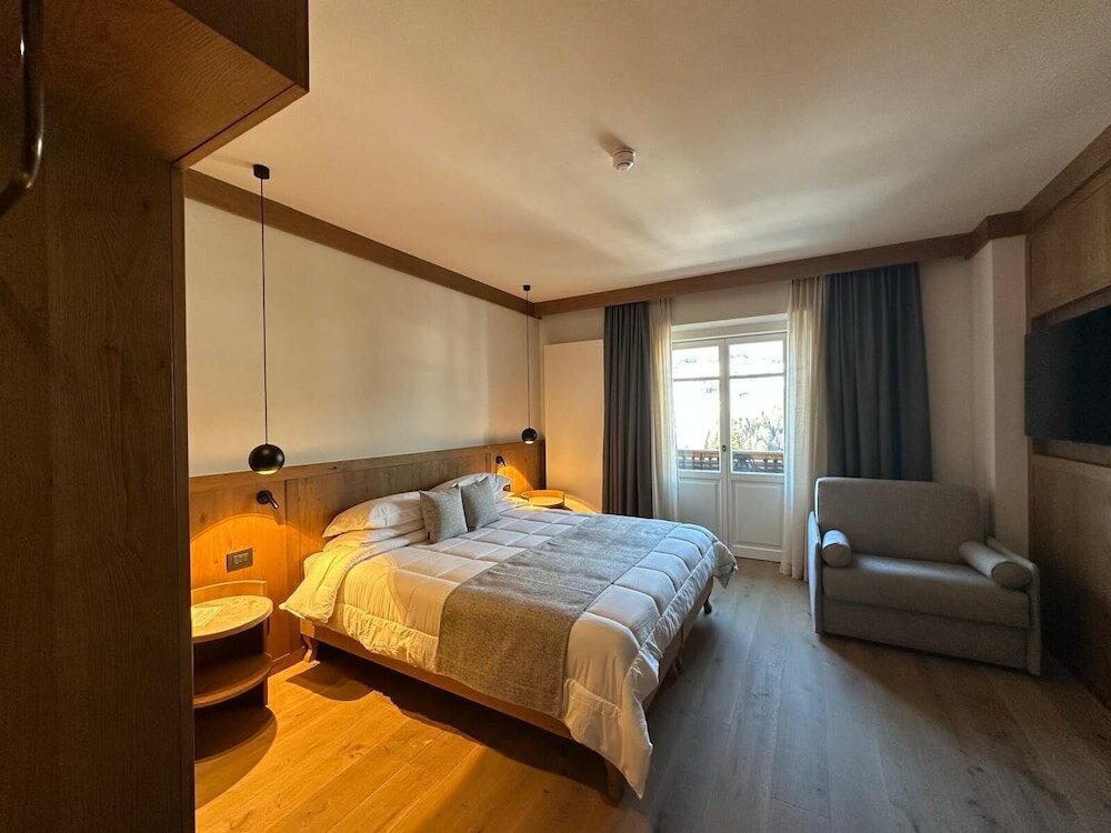 Junior Studio Suite, Balcony, Mountain View