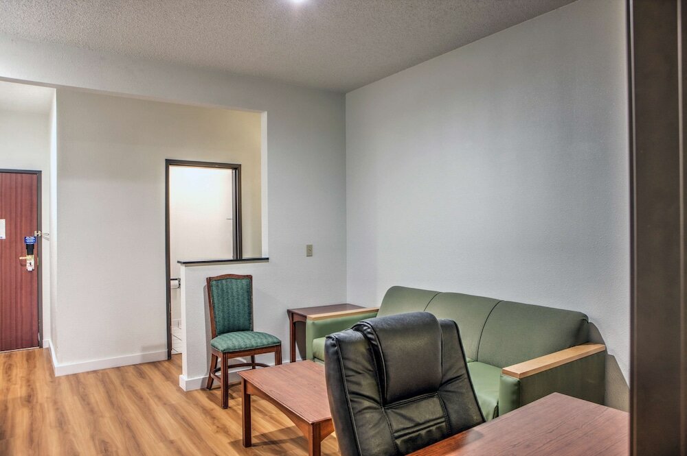 Deluxe Suite, 1 Queen Bed, Non Smoking
