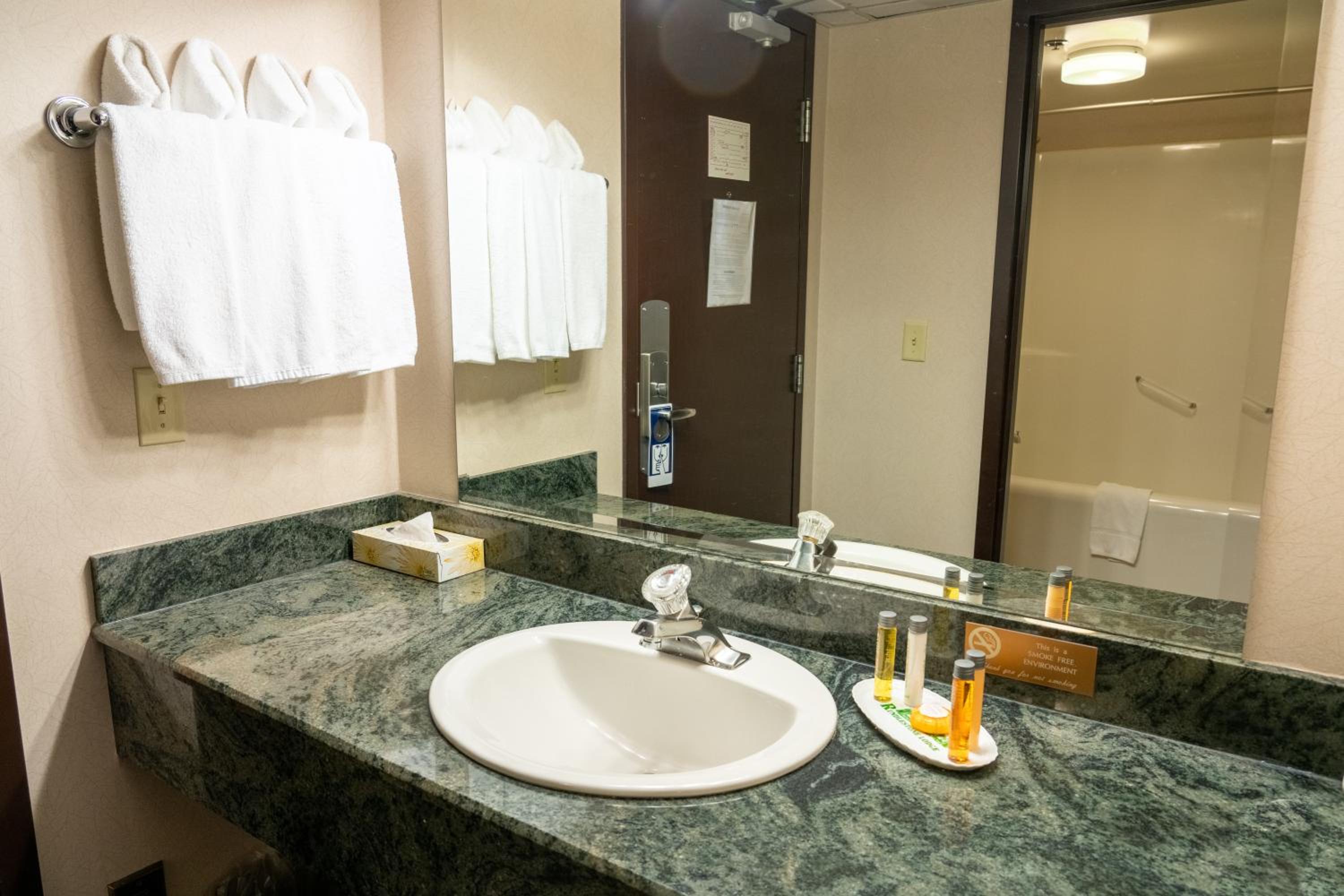 Loft Suite King, Two Twin