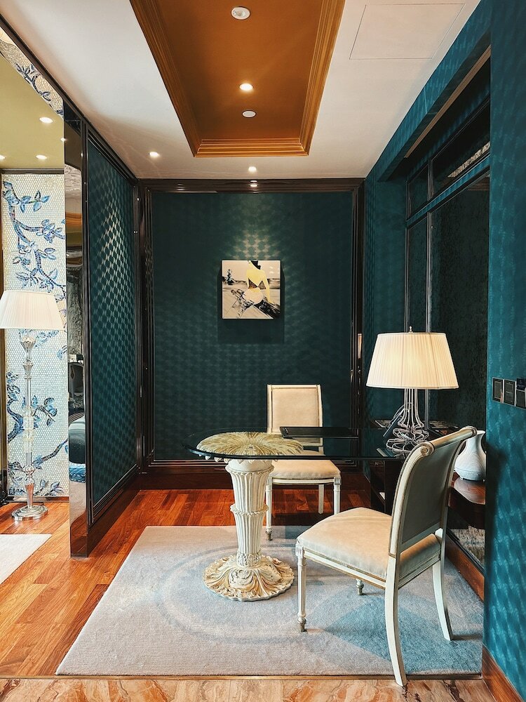 Junior Suite, Club Lounge Access, Free Minibar, City View
