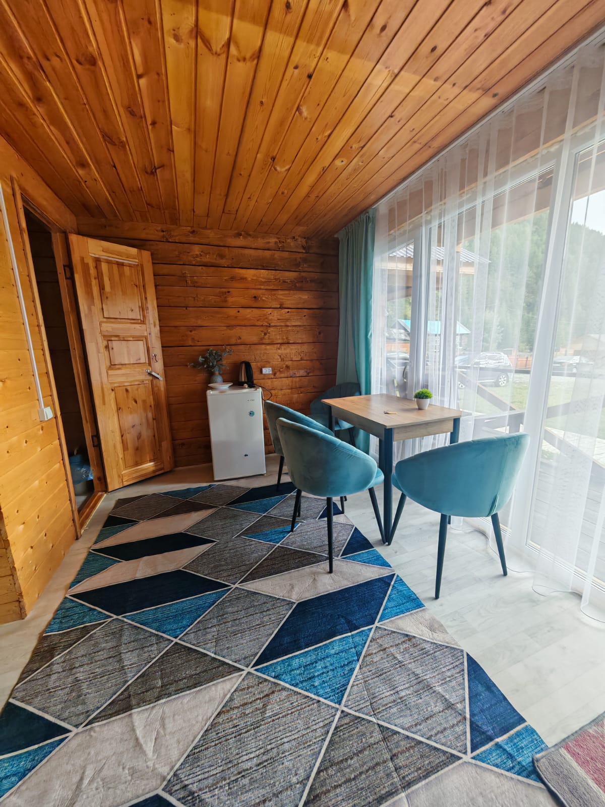 Трехместный номер с собственной ванной комнатой