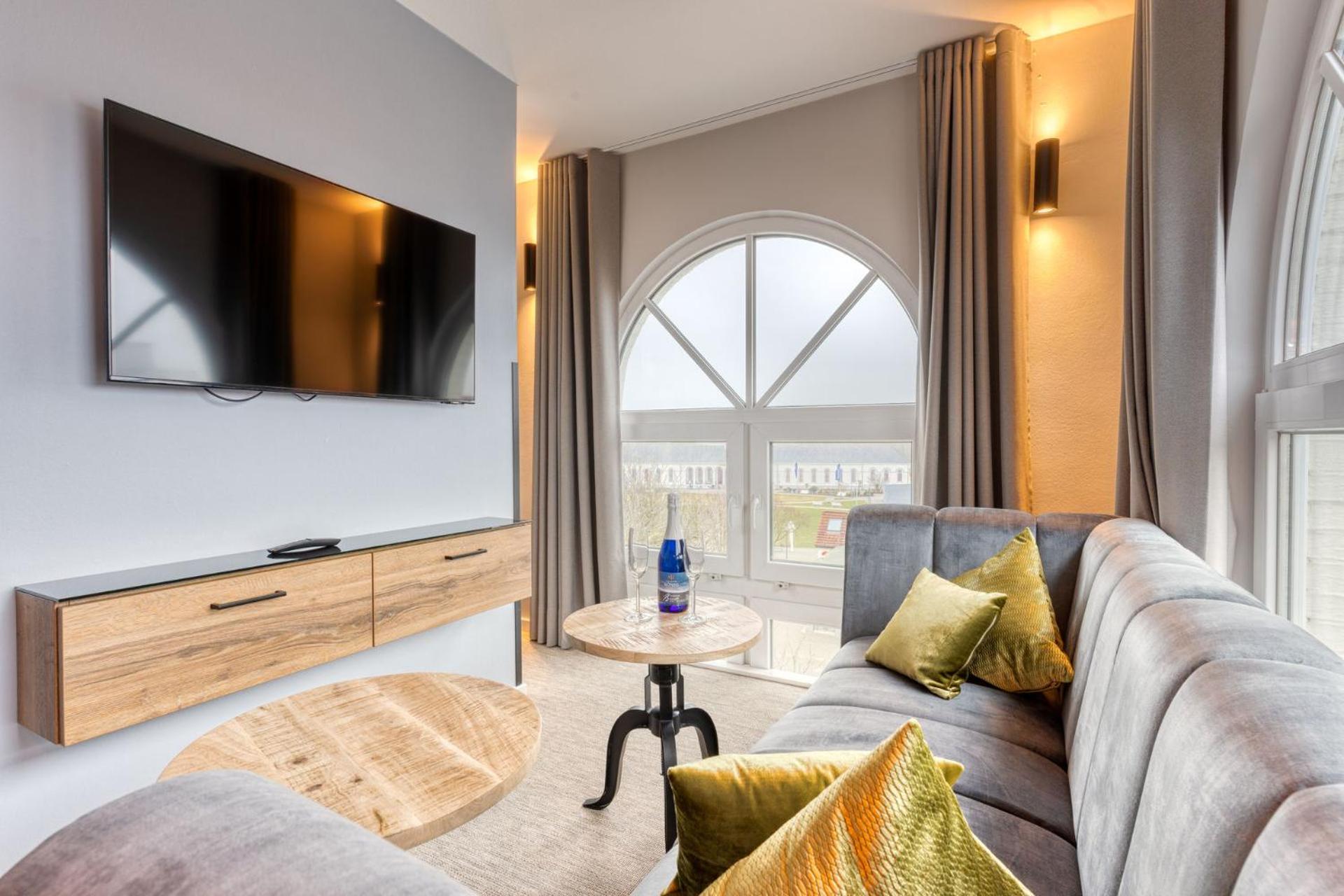 Suite with Hot Tub