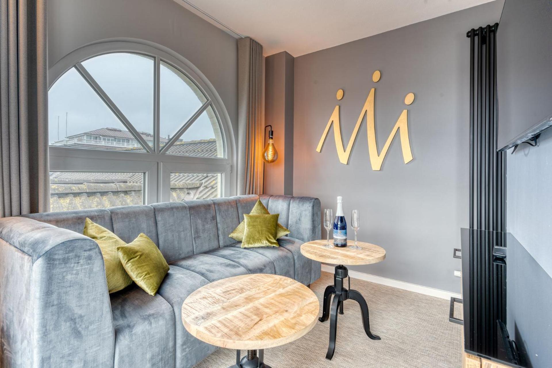 Suite with Hot Tub