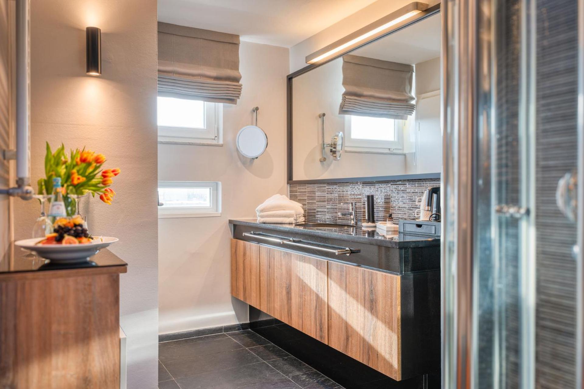 Suite with Hot Tub