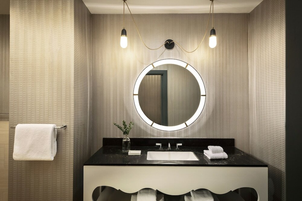 Room, 1 King Bed (Freestanding Bath)