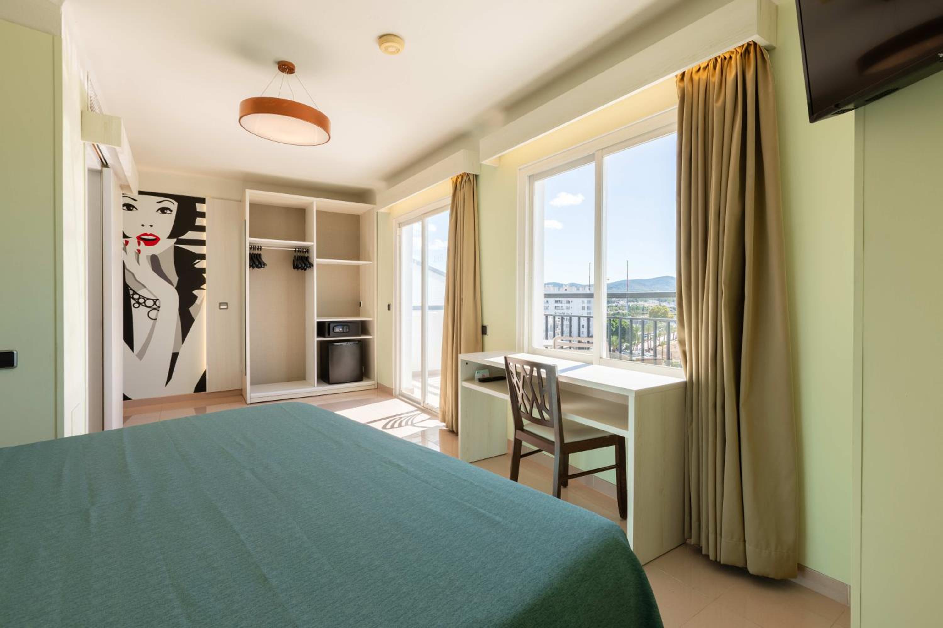 Queen Room with Sea View