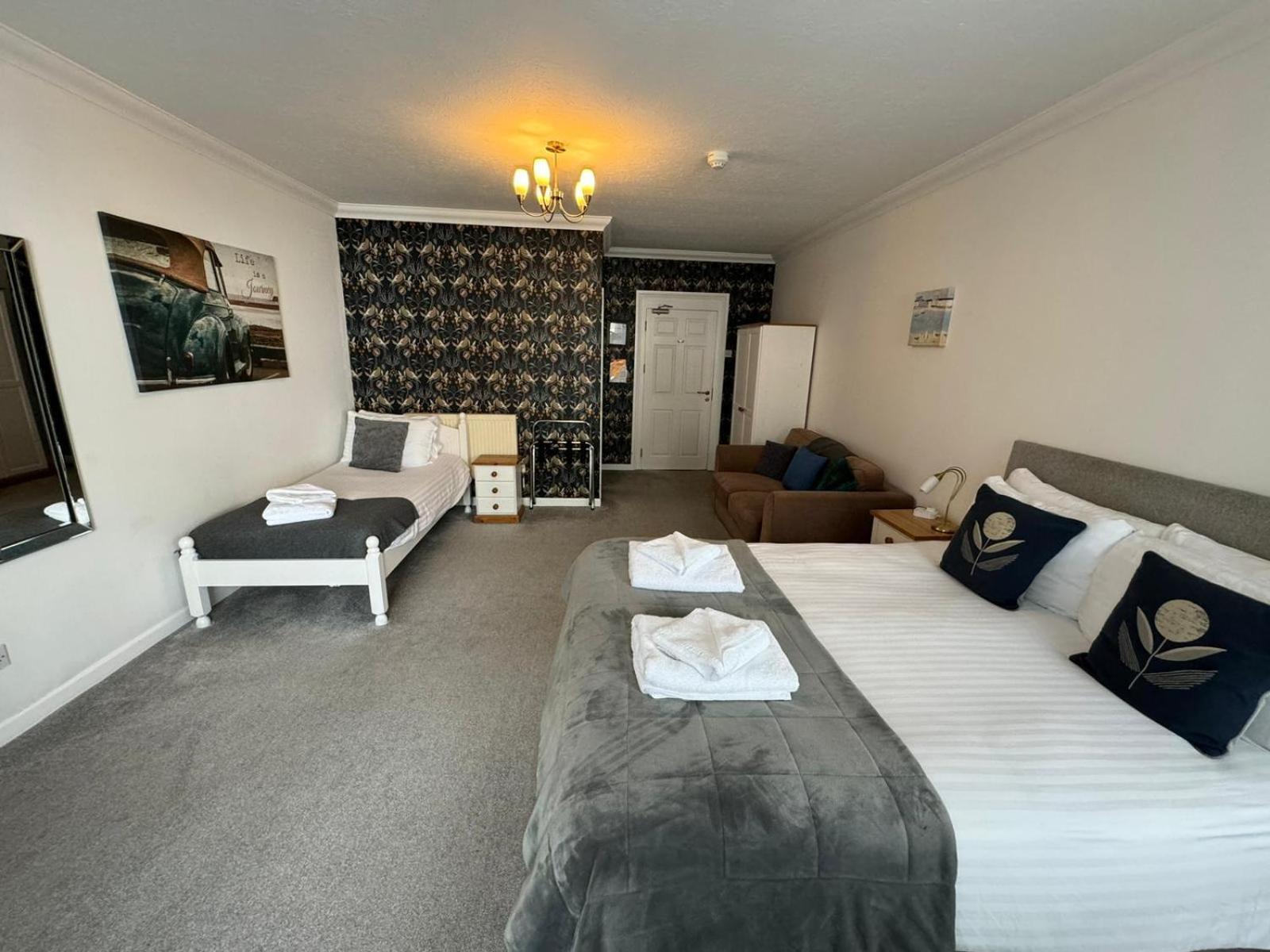 Twin Room with Private Bathroom