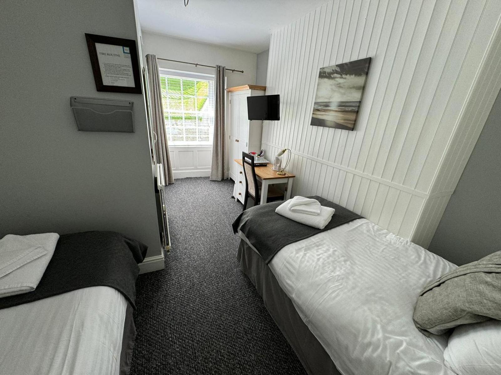 Twin Room with Private Bathroom