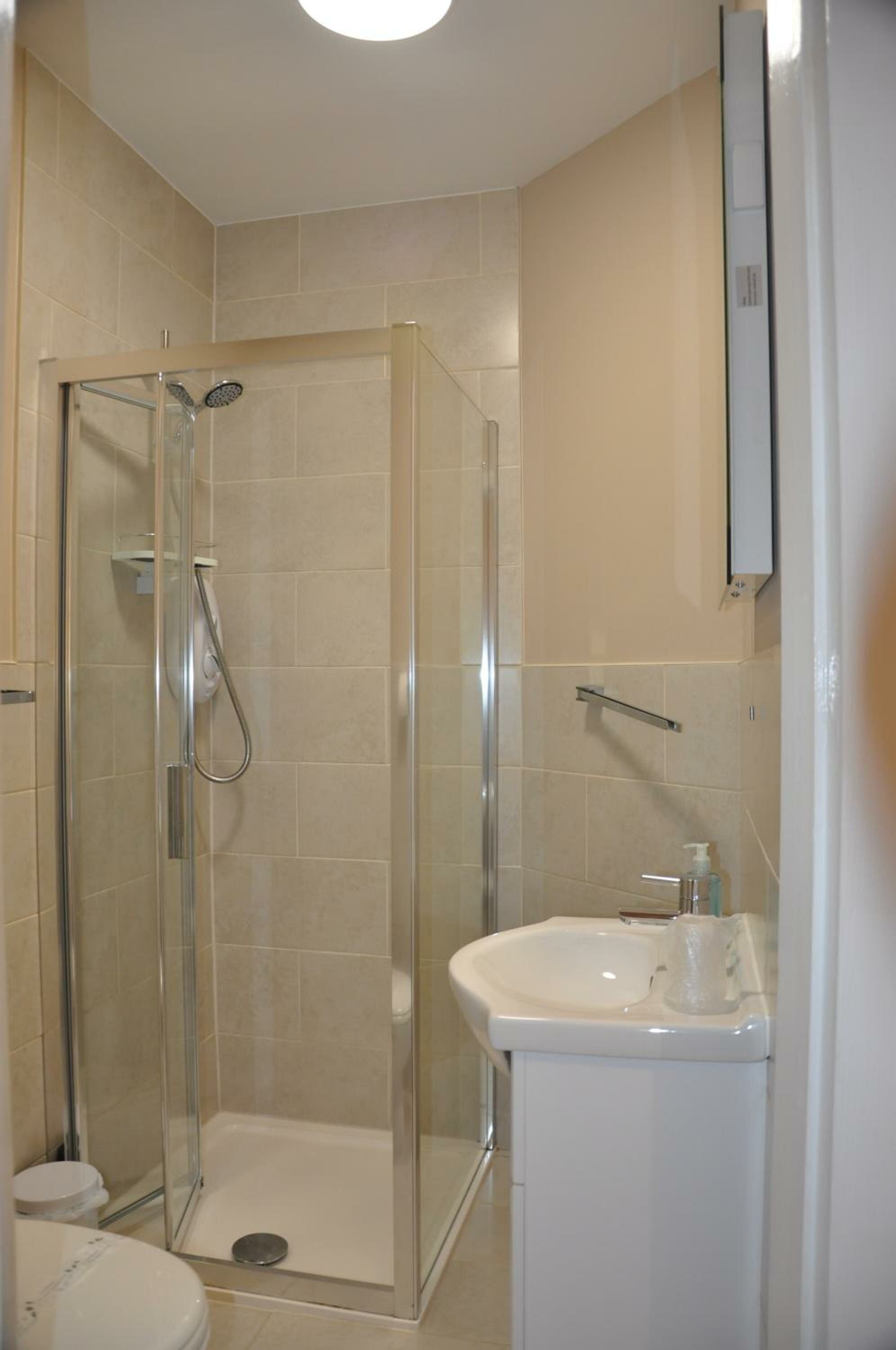 Double room En-suite with shower