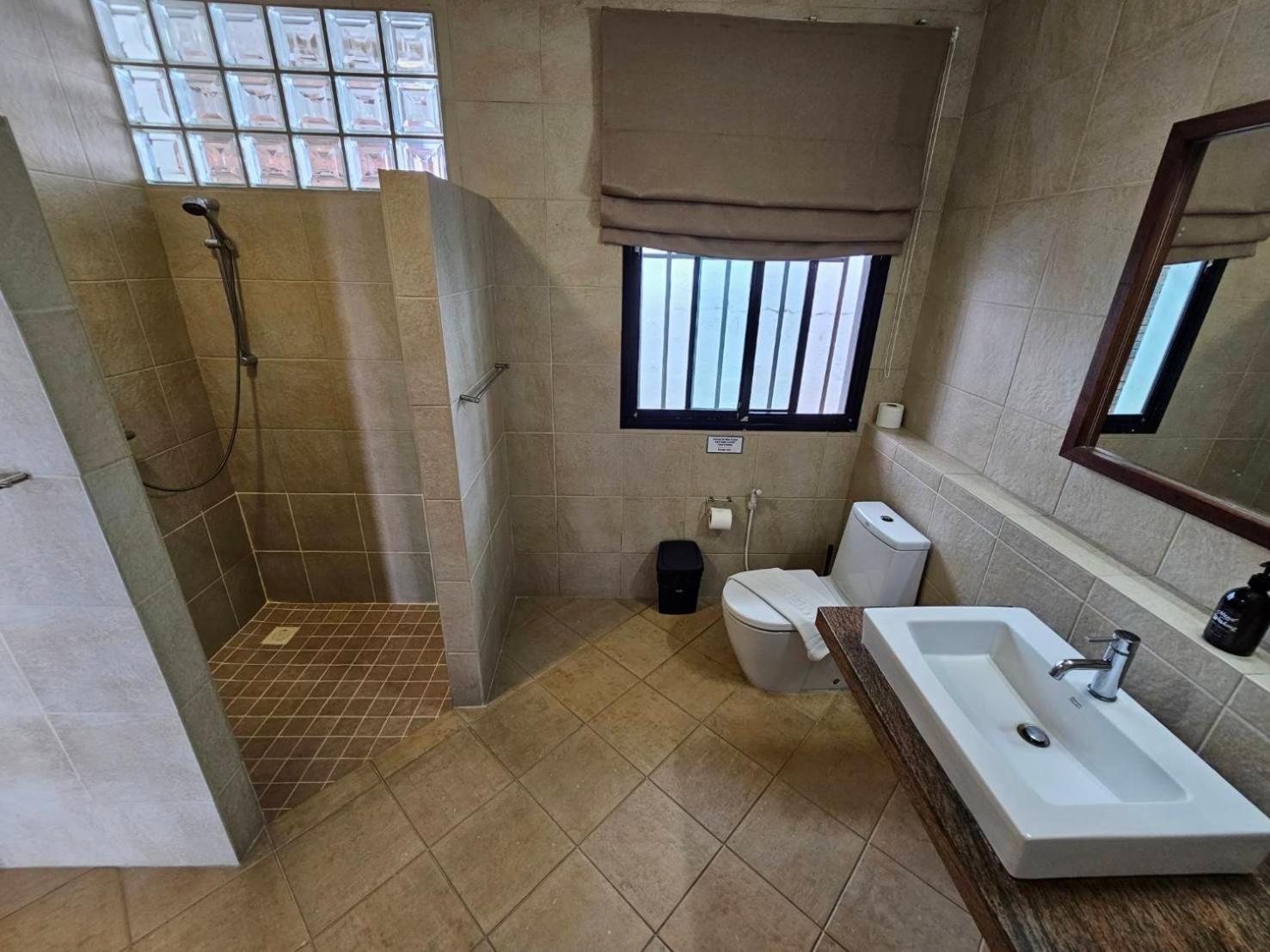 Poolside Suite with Ocean View