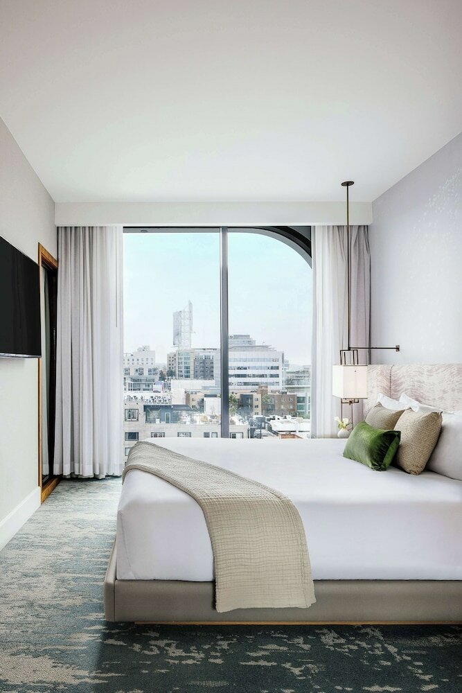 Suite, 1 King Bed (Platinum)