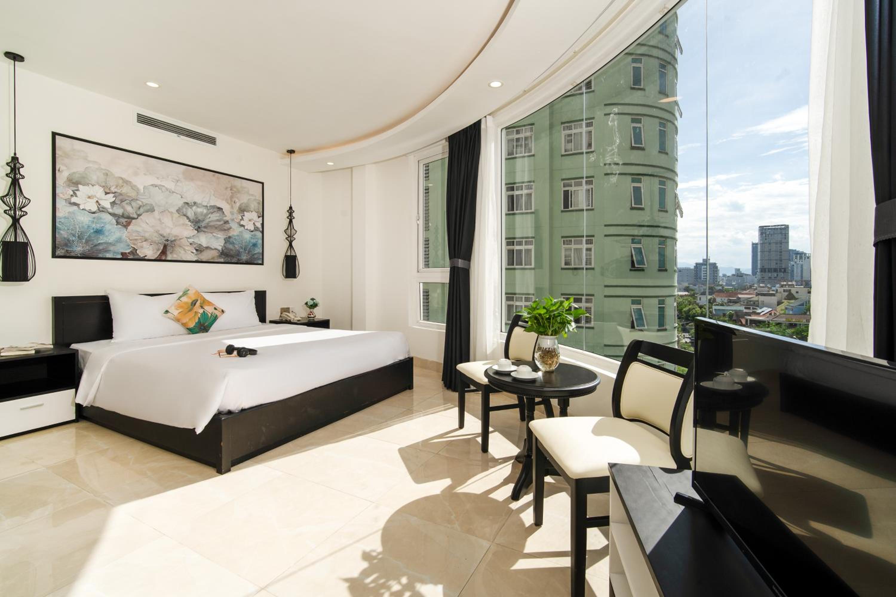 Deluxe King Room - City View