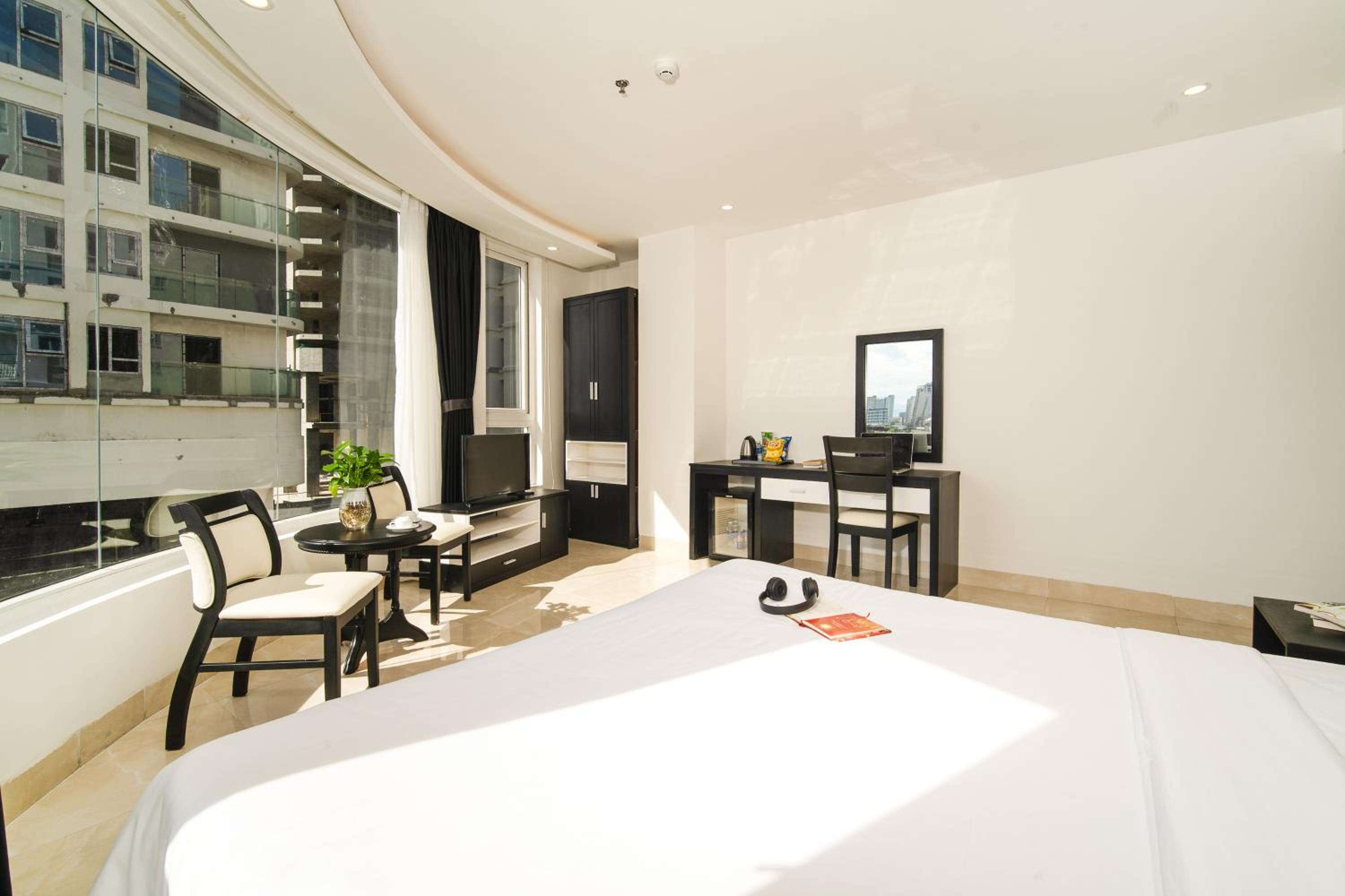 Deluxe King Room - City View