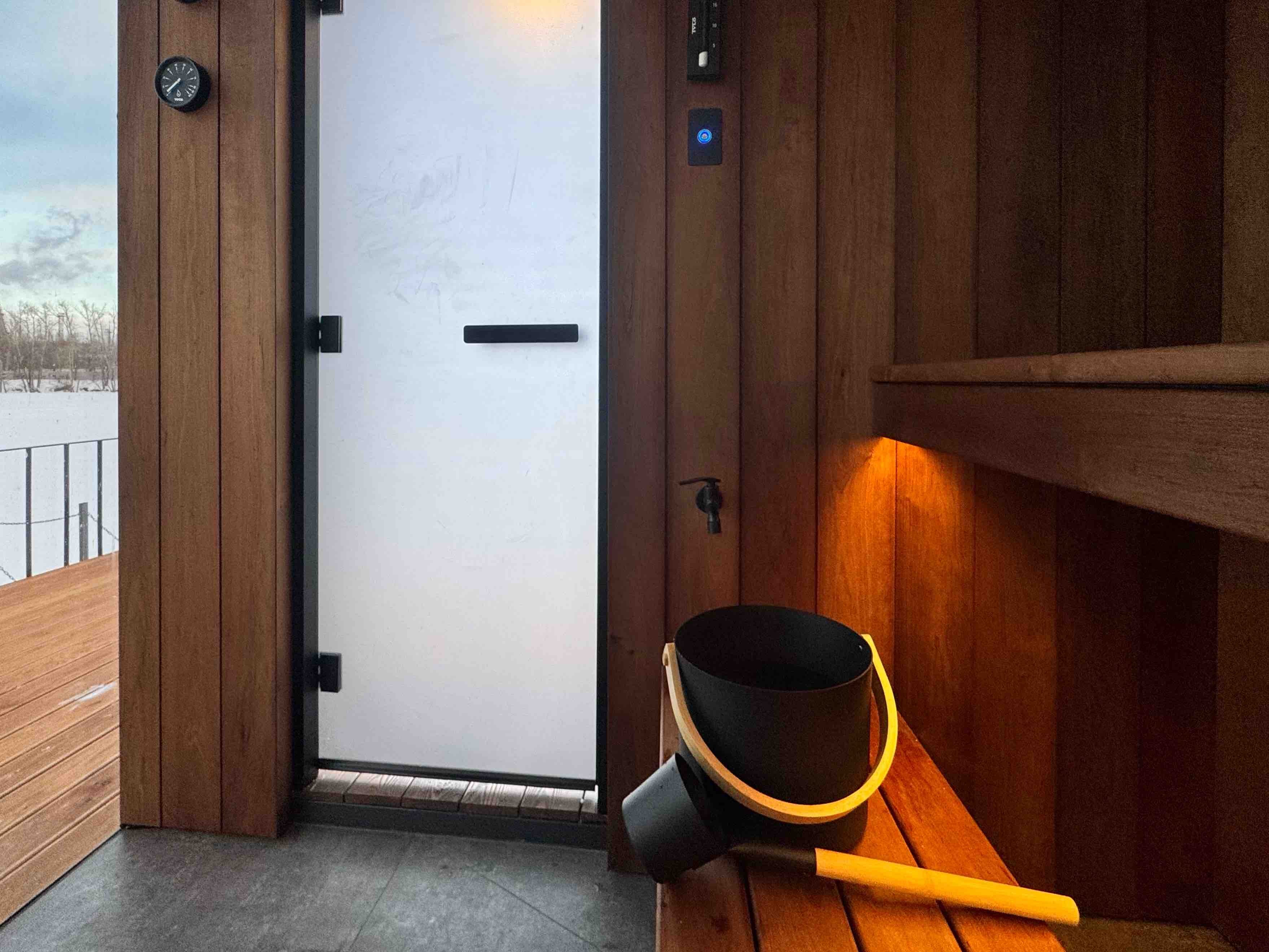 Зеркальный дом - первая линия