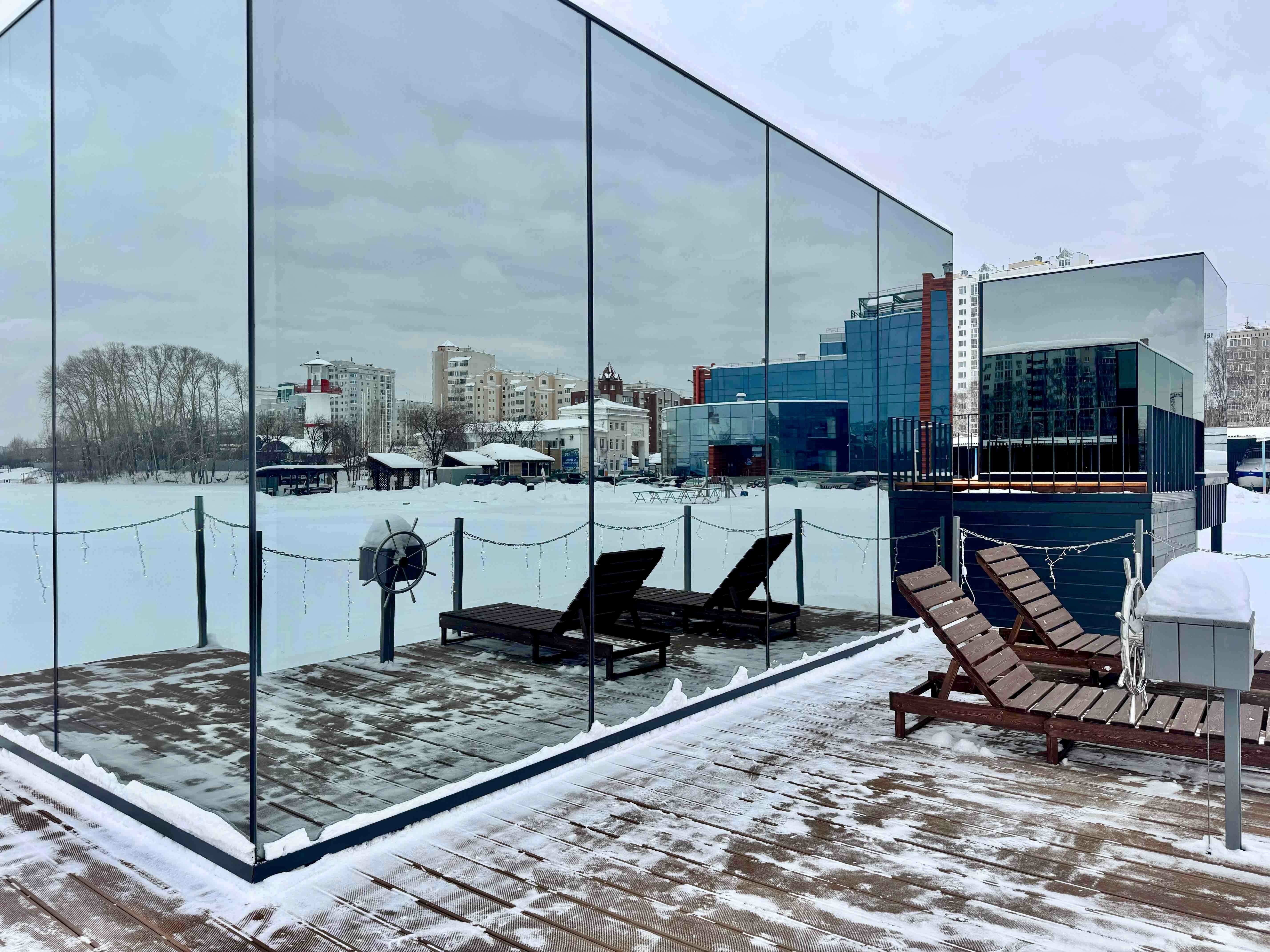 Зеркальный дом - первая линия