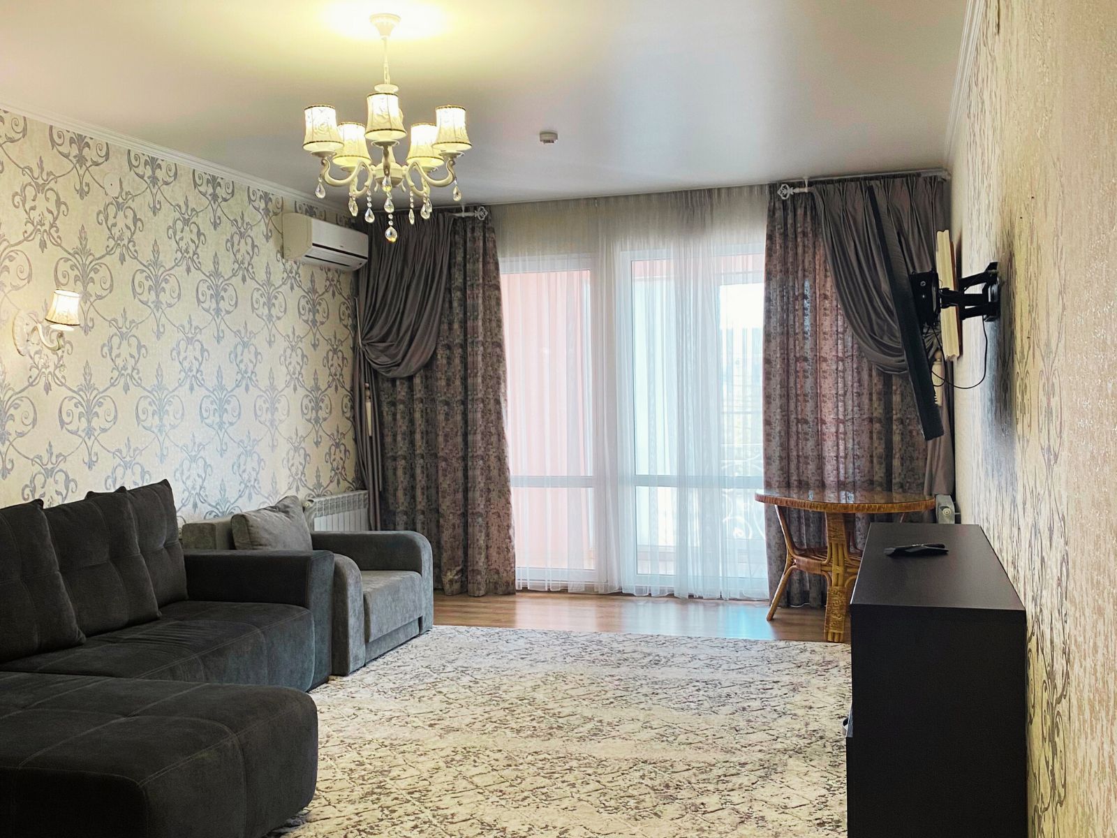 Семейный номер с видом на сад