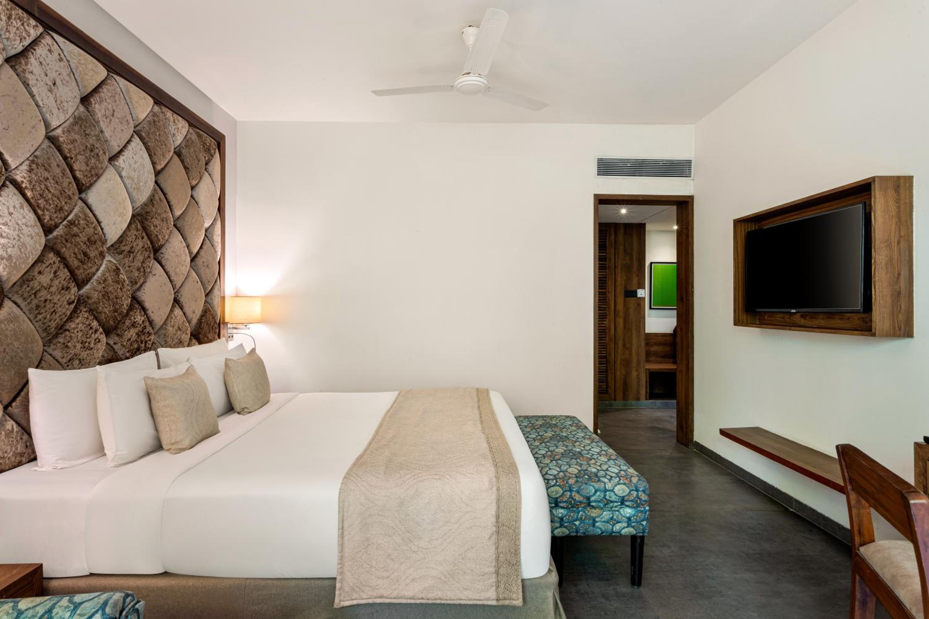 Superior Deluxe Room with Balcony (with complimentary Kayaking and 20% off on Massage session)