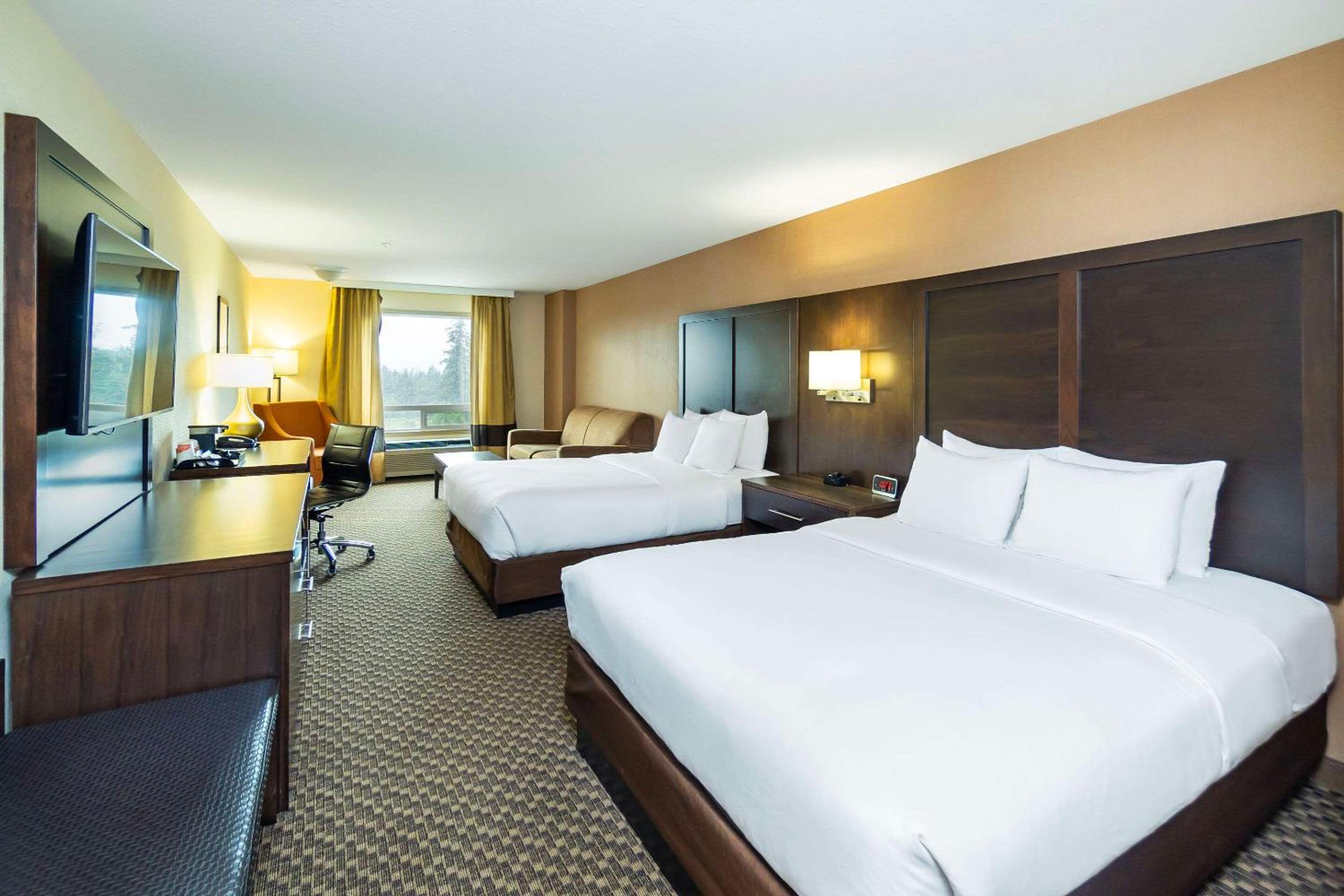 Deluxe Queen Room with Two Queen Beds - Non-Smoking