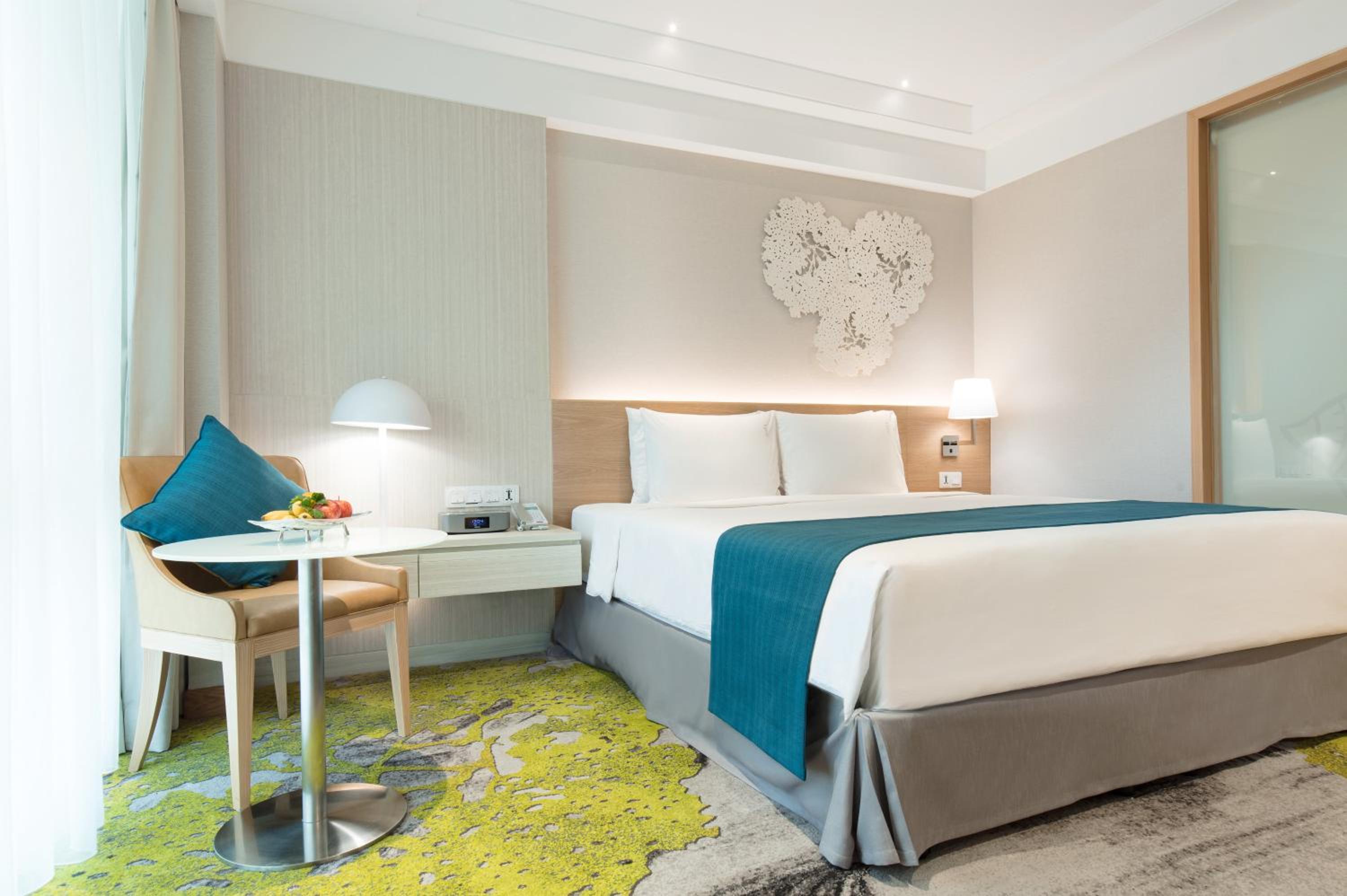 Standard King Room - Non-Smoking 