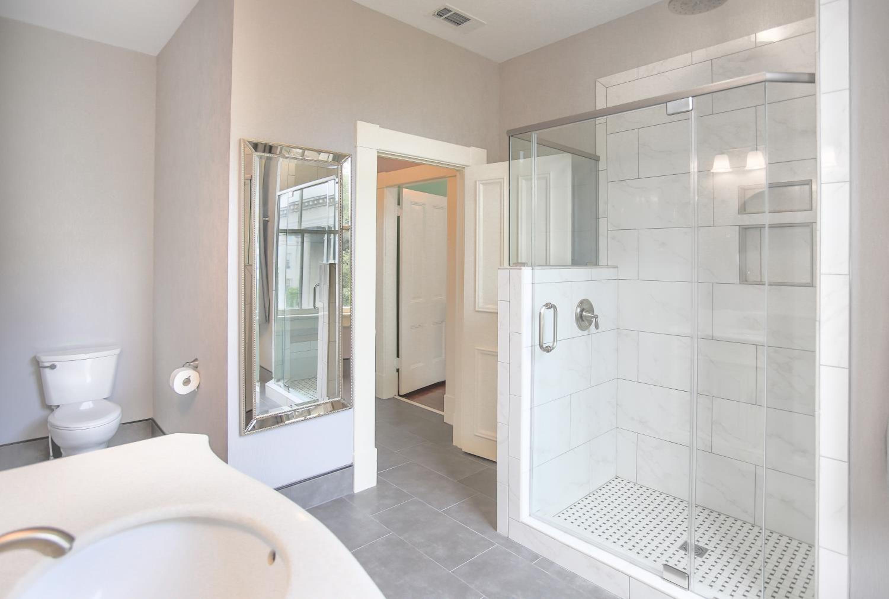 Easton Lodge- King Room 301