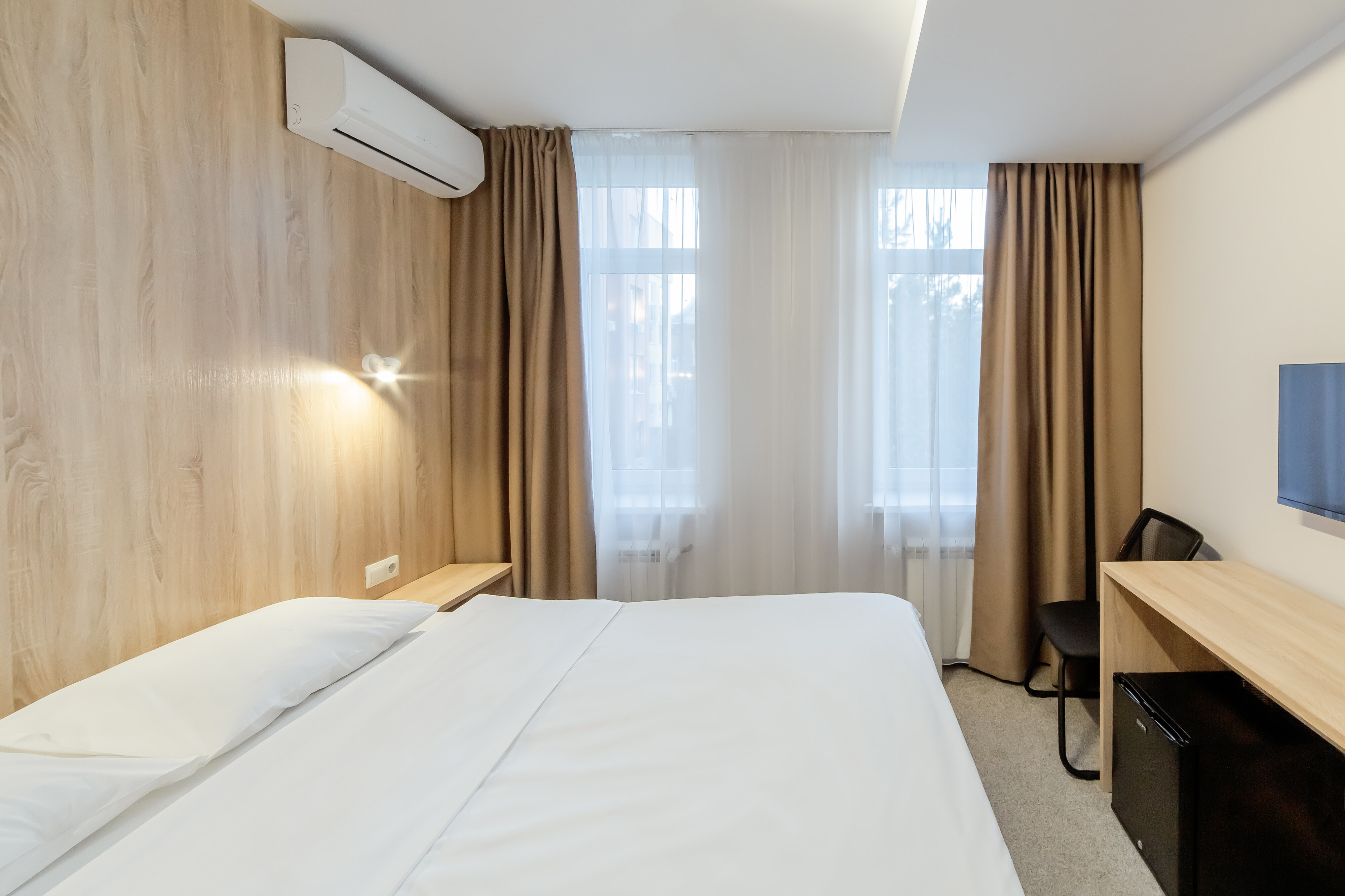 Стандарт + с двуспальной или двумя односпальными кроватями