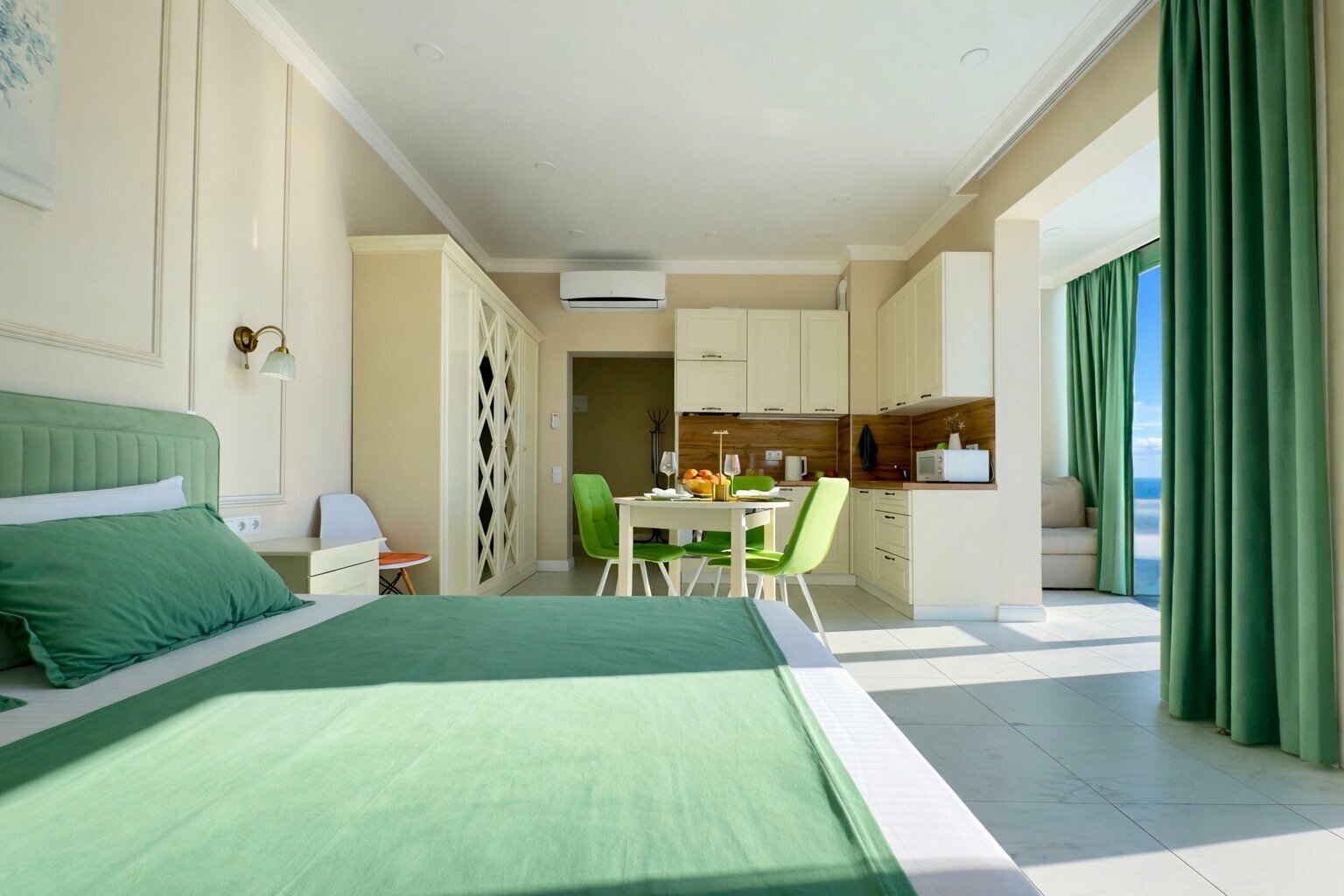 Люкс с видом на море и балконом