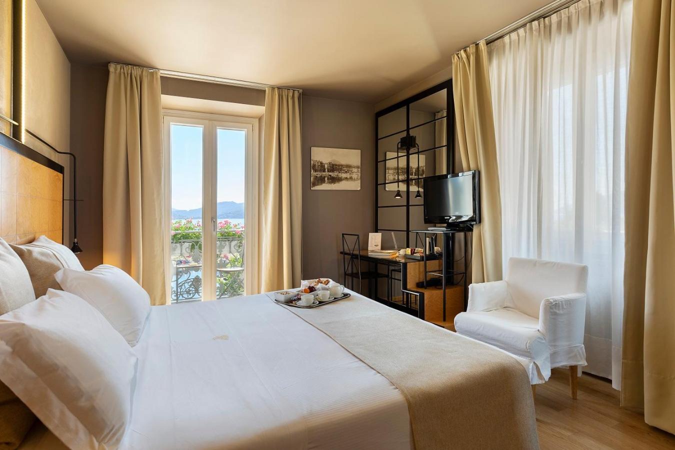 Double Room with Lake View