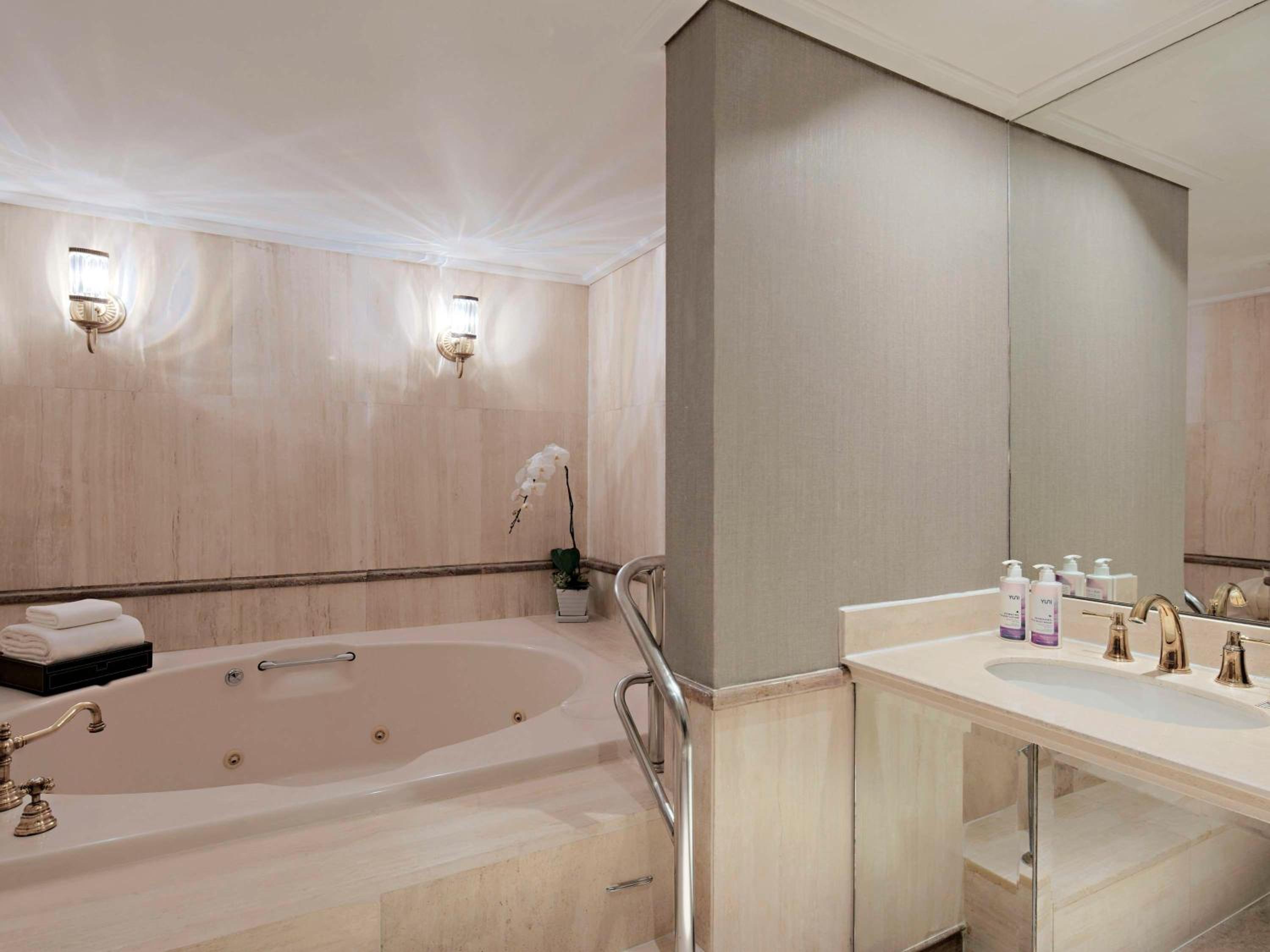 Presidential Suite - Club Access