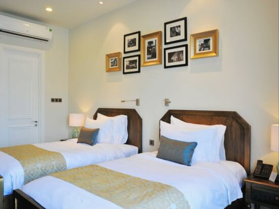 Sanctuary River Room