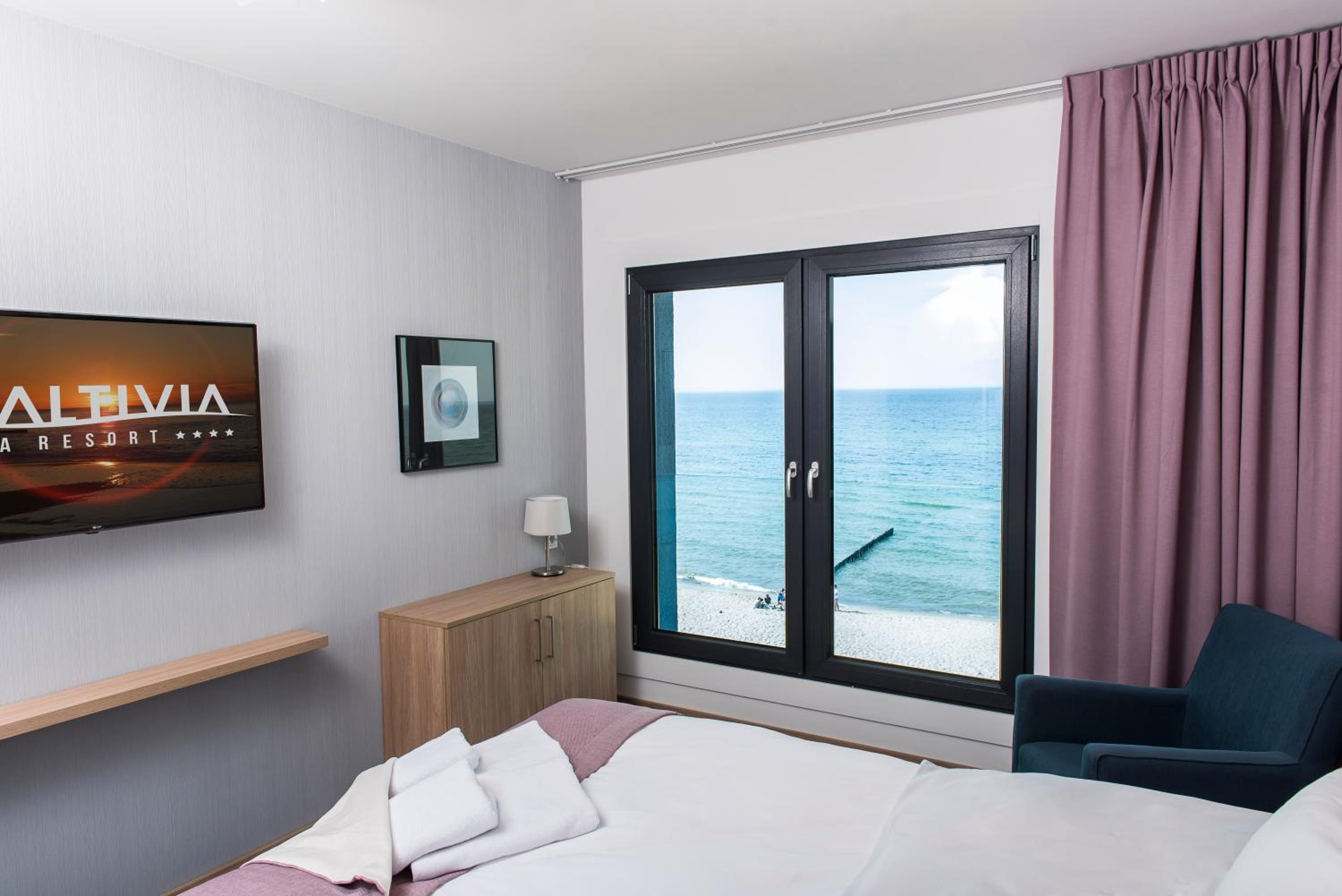 One-Bedroom Suite with Sea View