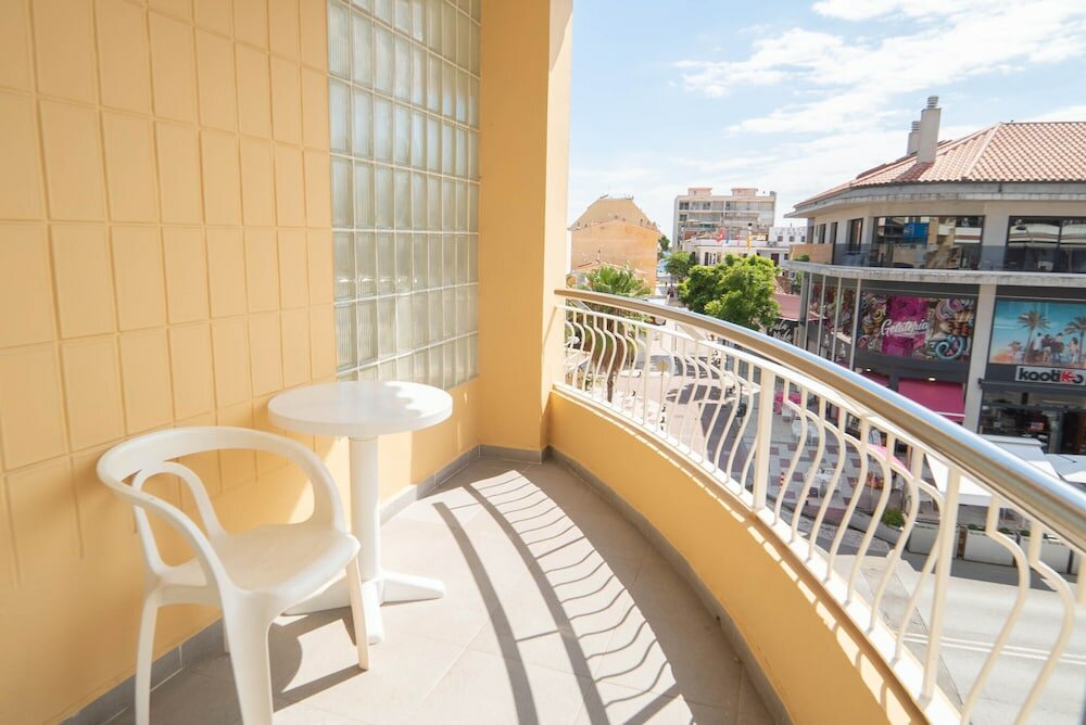Single Room, Balcony