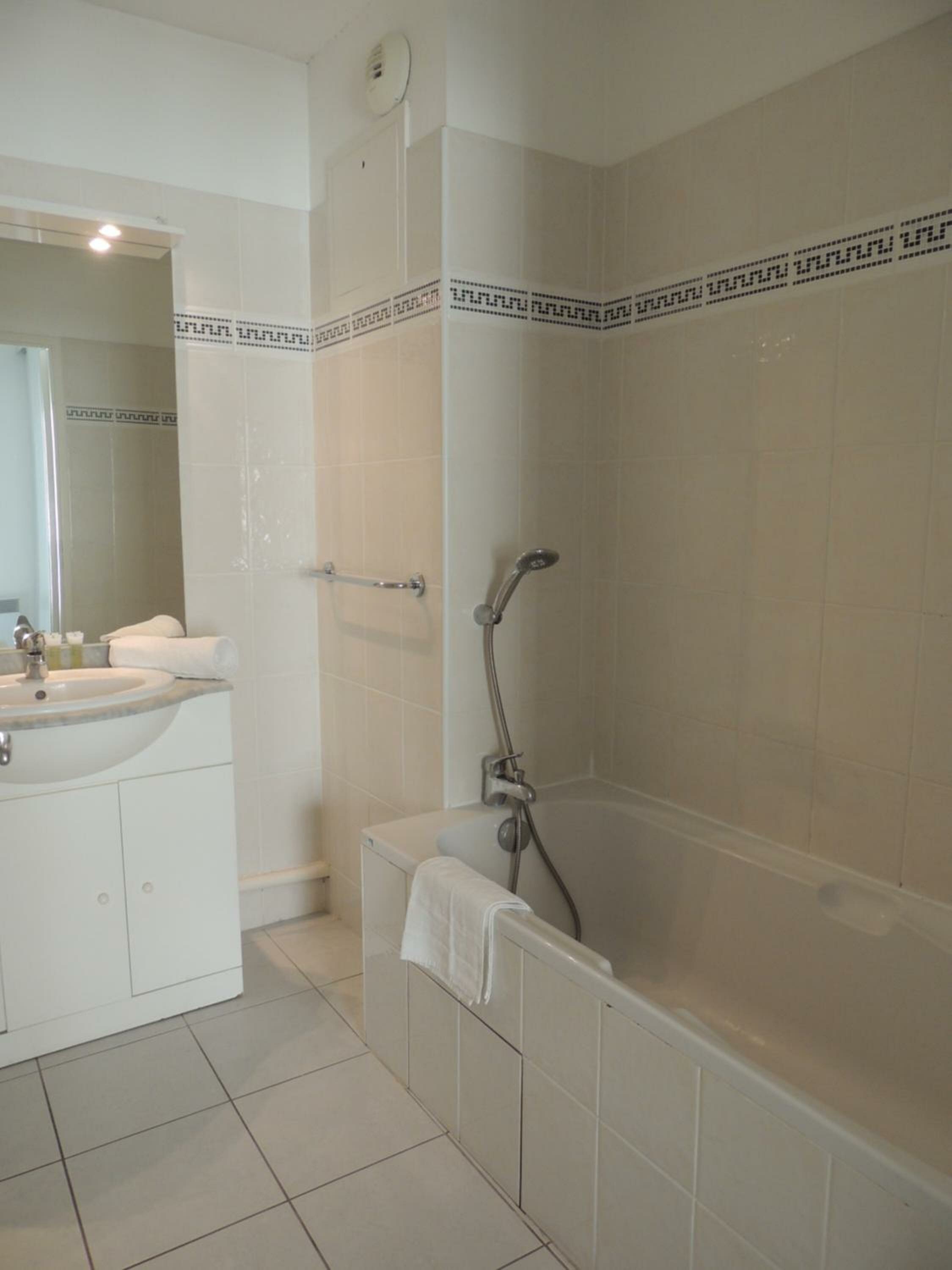 Two-Bedroom Apartment (6 Adults)