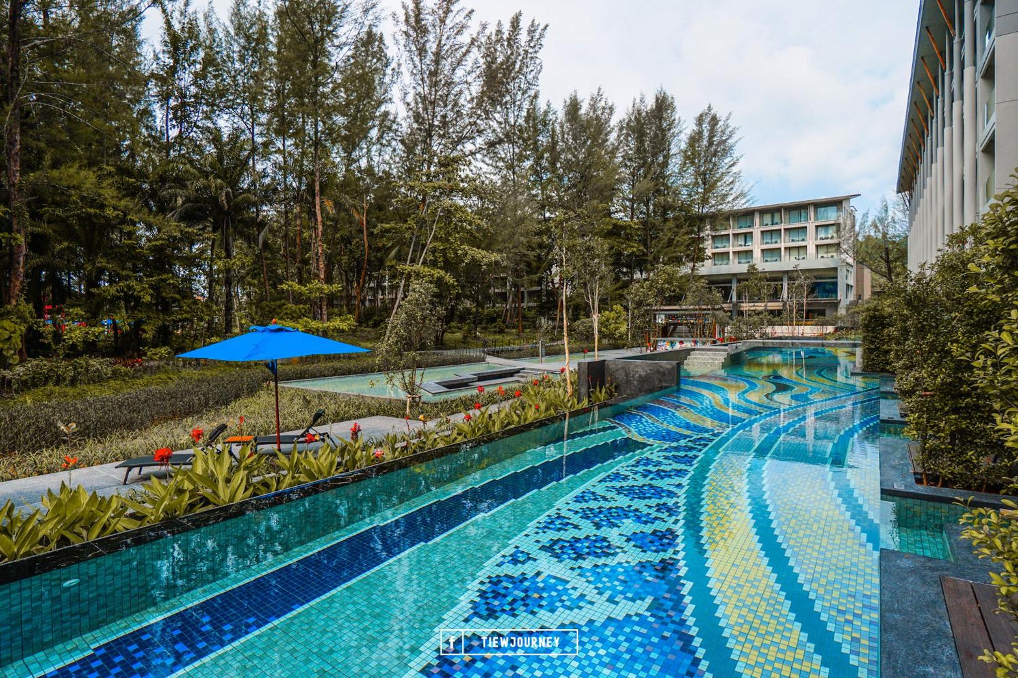 Deluxe Pool Access Room