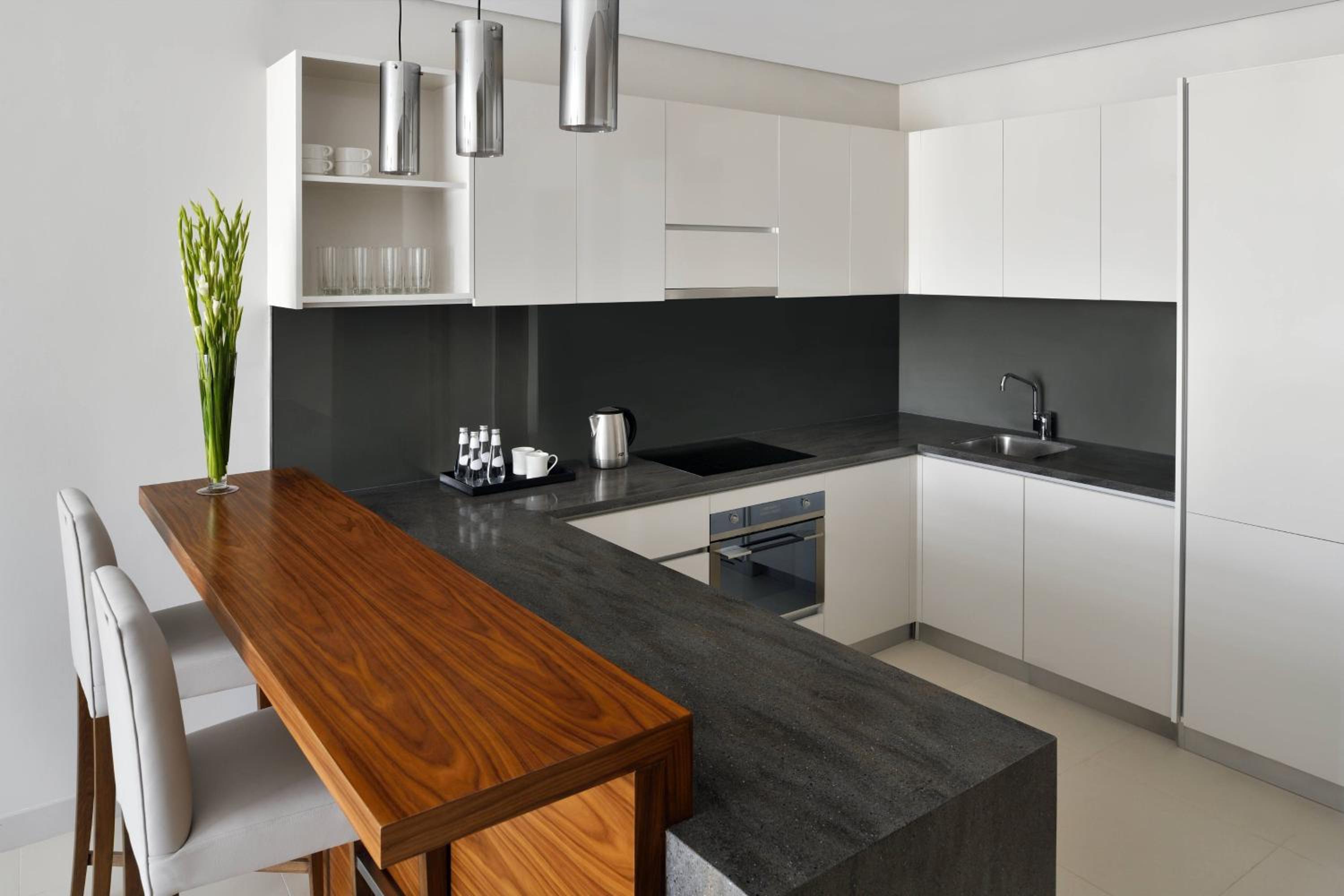 2 Bedroom Apartment, Bedroom 1: 1 King, Bedroom 2: 2 Double