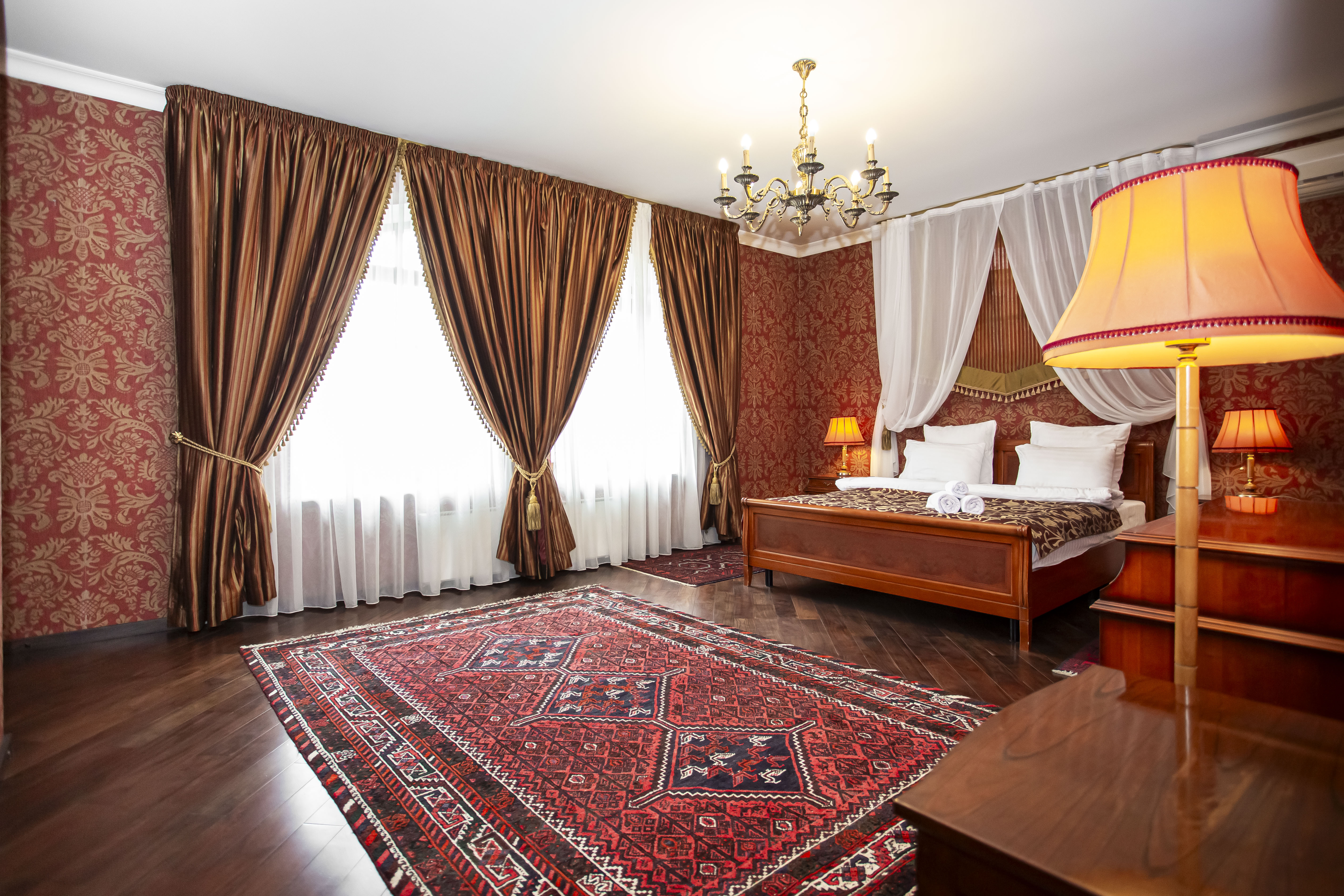 Красная спальня Делюкс с кроватью "king-size"