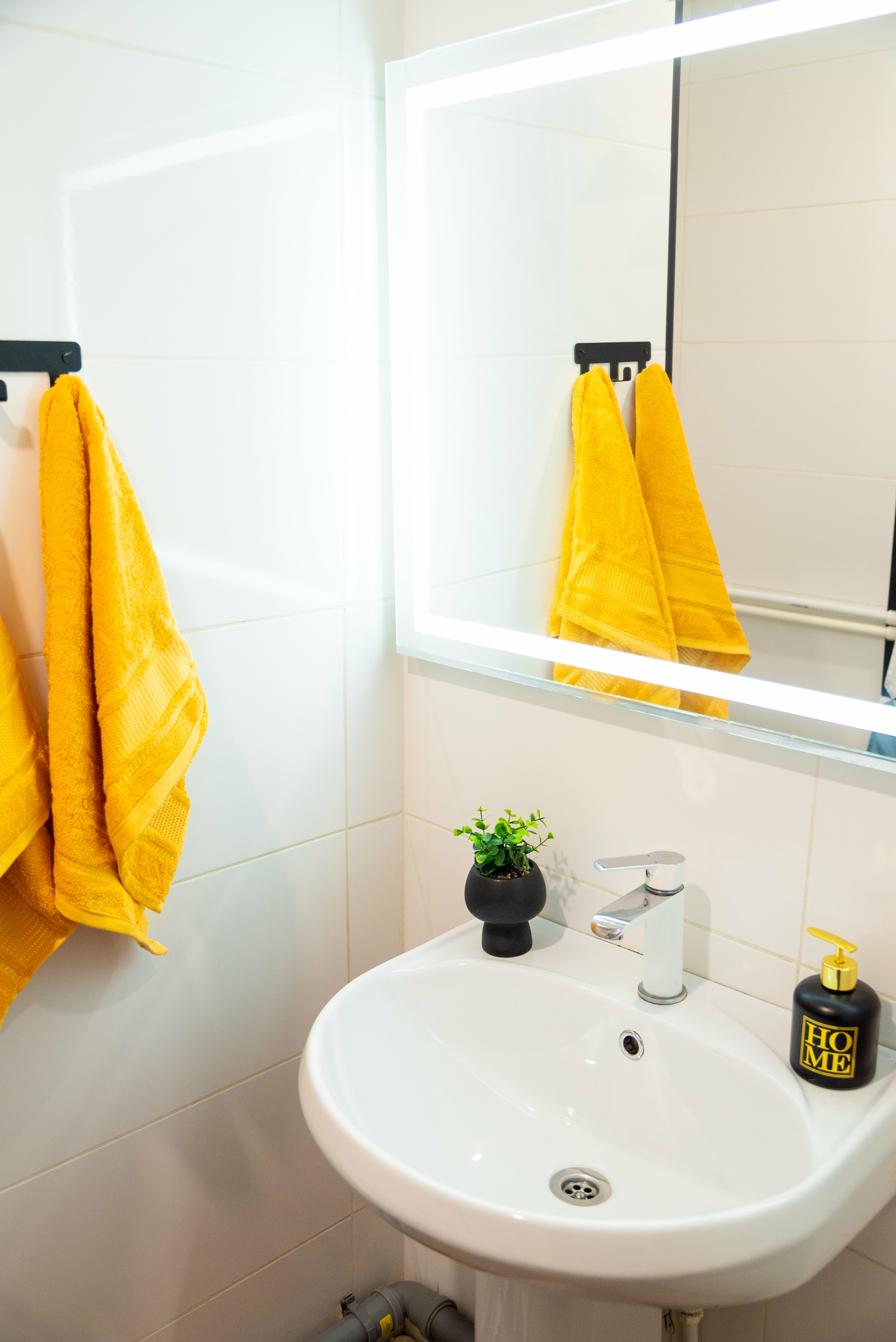 Спальное место (верхнее)на 2-х ярусной кровати в 8-ми местном номере для мужчин