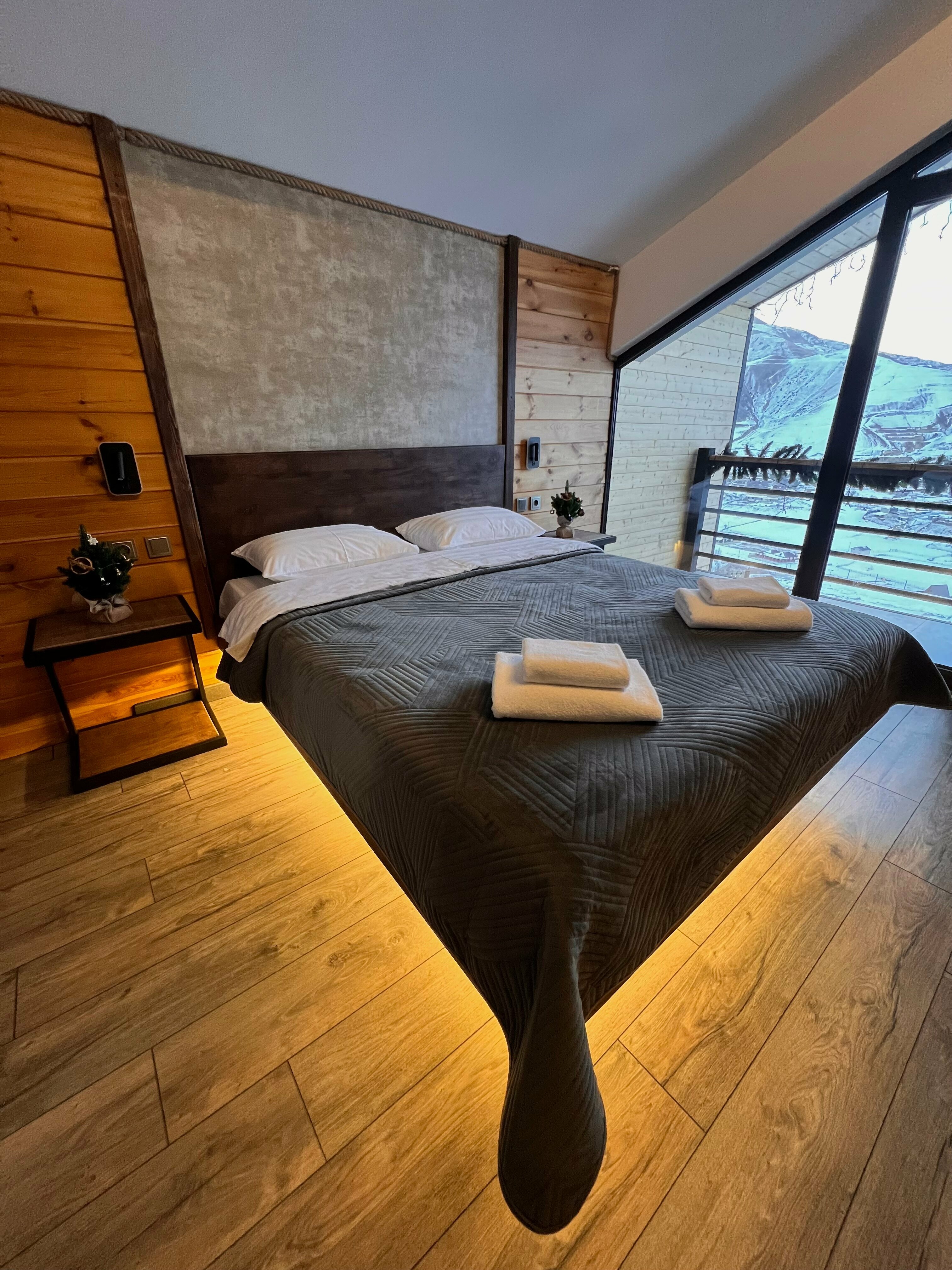 Семейный номер с видом на горы