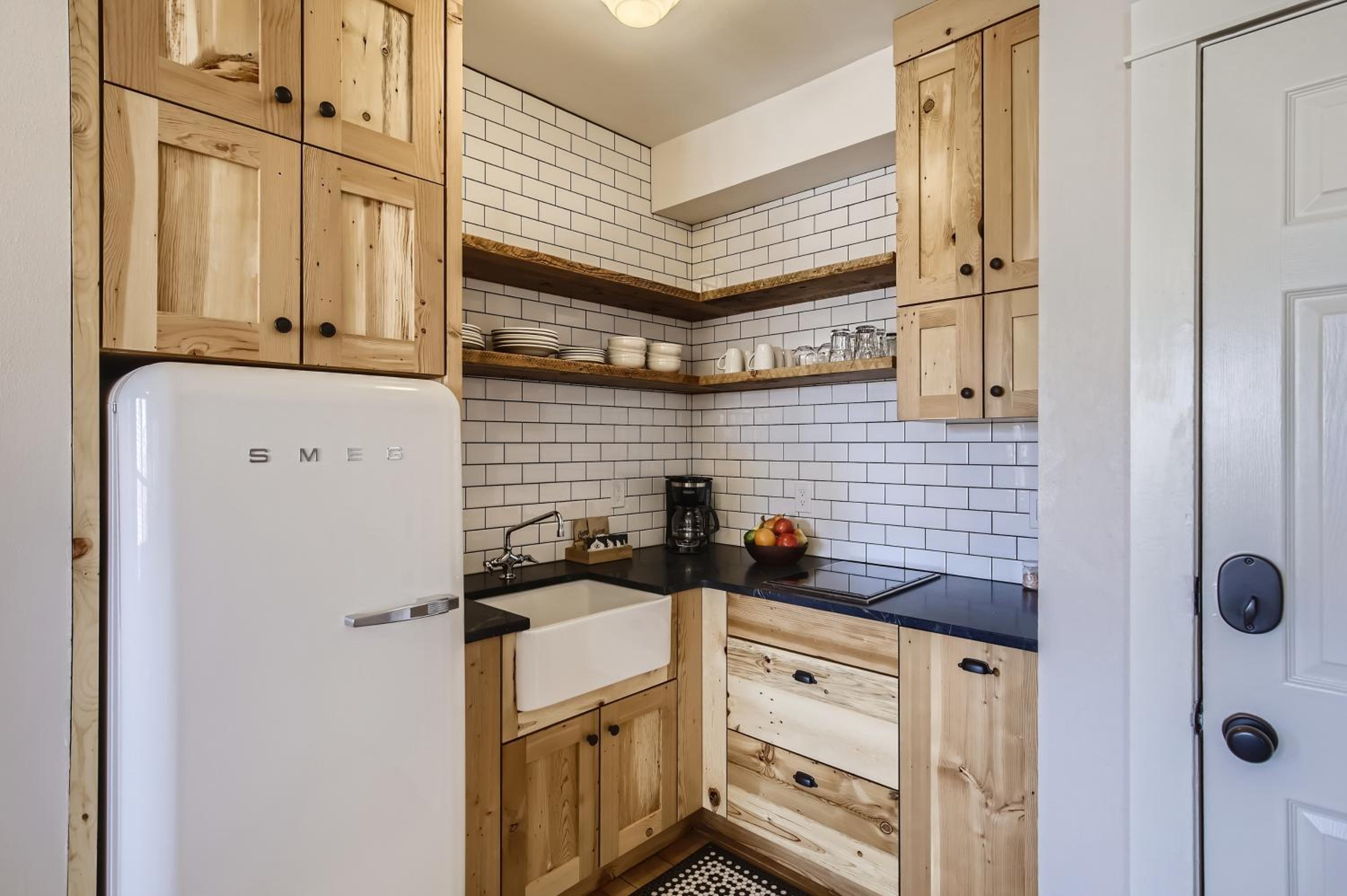 Classic One-Bedroom Apartment with King Bed