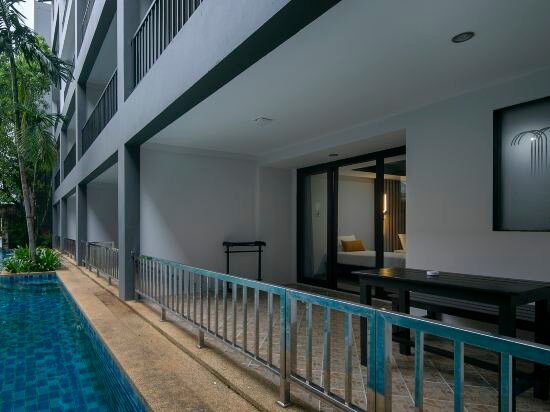 Deluxe Room, Pool Access