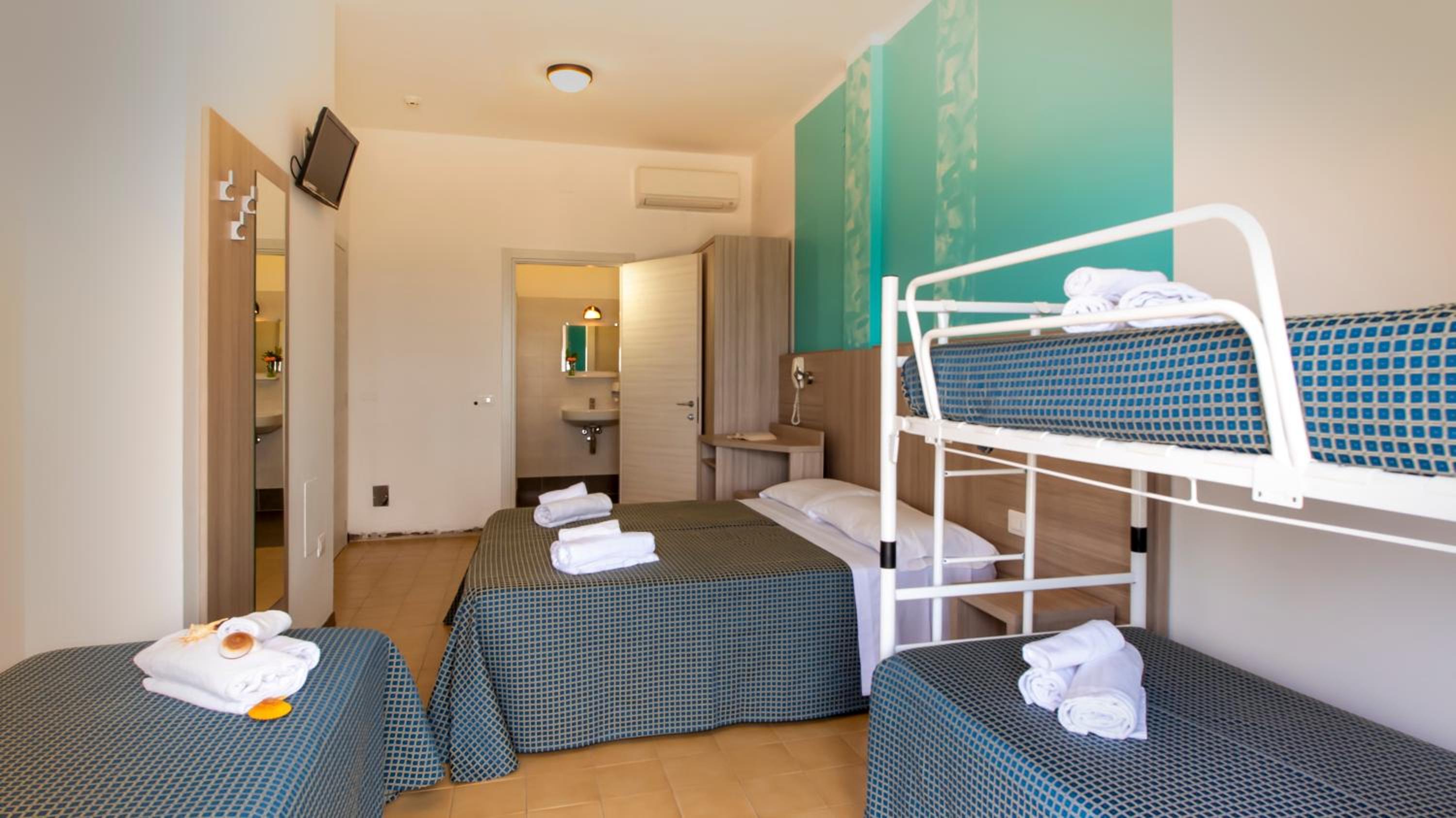 Family Room with Balcony and Sea View