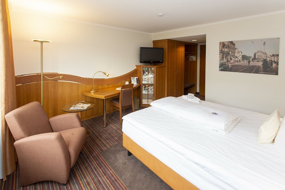 Comfort Single Room, 1 Queen Bed
